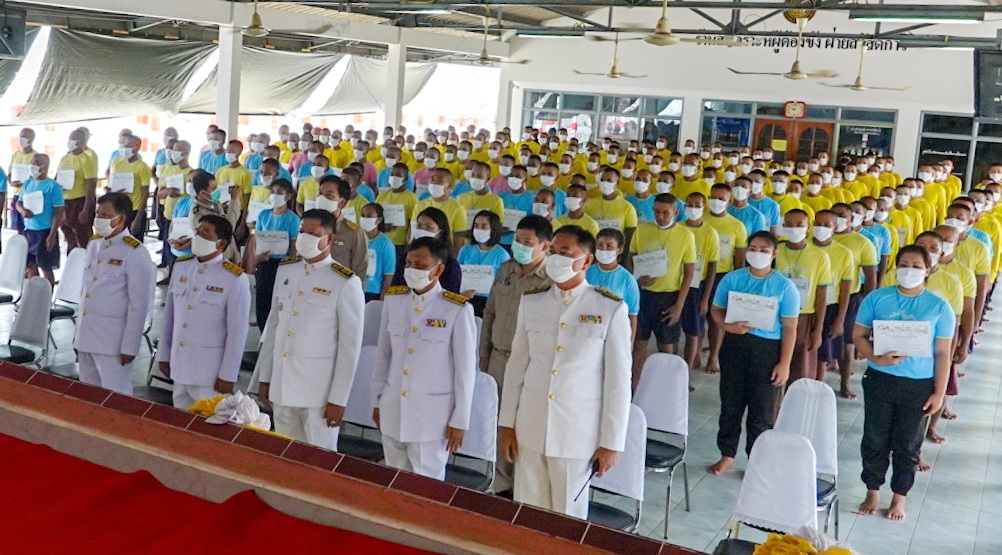 วันที่ 15 กันยายน 2563 เวลา 09.00 น. นายณรงค์ศักดิ์ หอมมาลัย รองผู้ว่าราชการจังหวัดสุโขทัย เป็นประธานพิธีปิดการฝึกโครงการพระราชทาน “โคกหนองนาแห่งน้ำใจและความหวัง” ในการนี้นายธวัช ใสสม พัฒนาการจังหวัดสุโขทัย เข้าร่วมพิธีปิดกิจกรรมดังกล่าว