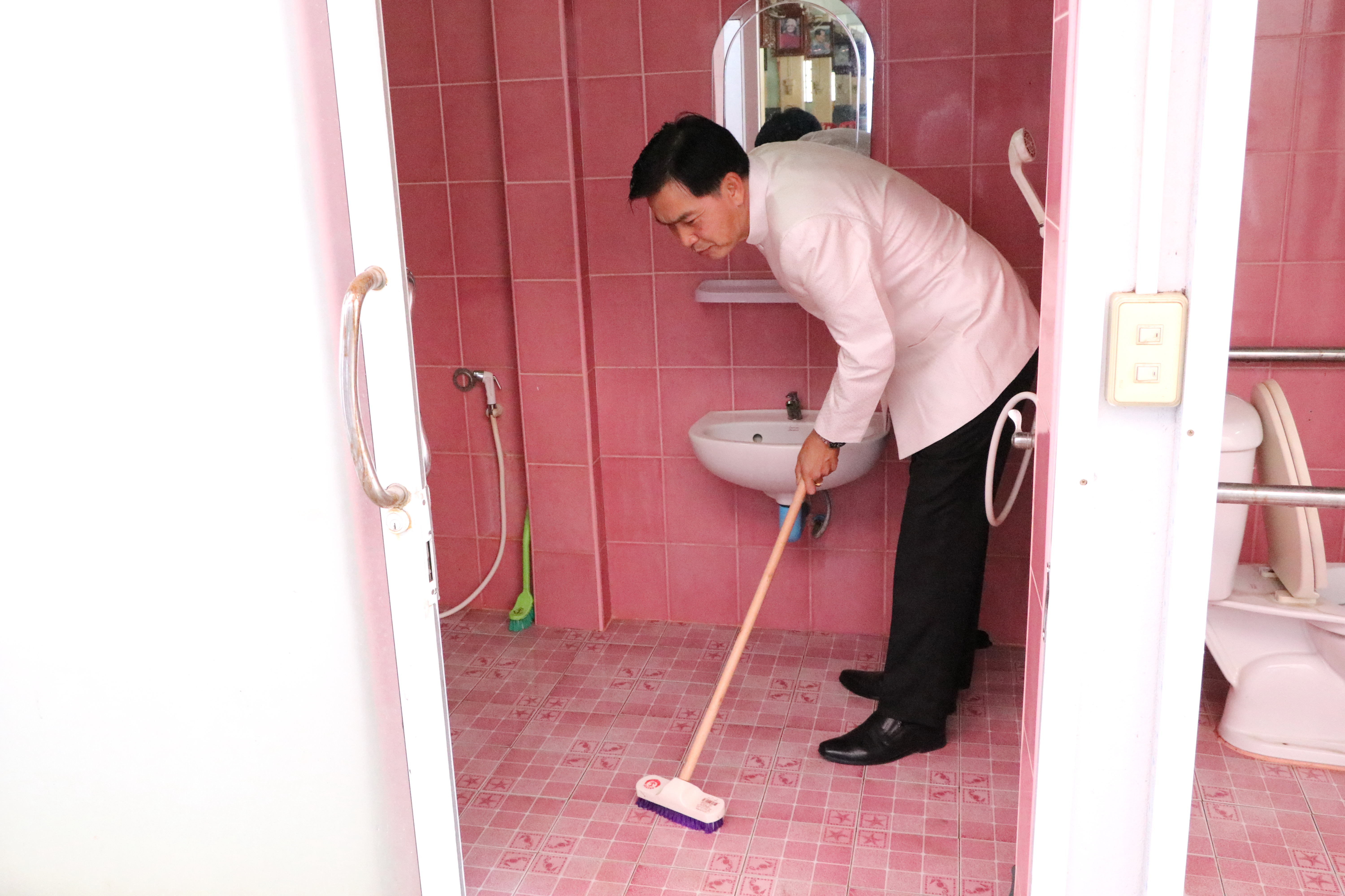 พช.สุโขทัย จัดกิจกรรม”โครงการเข้าวัด ถือศีล ฝึกจิต พัฒนาใจ ข้าราชการสำนักงานพัฒนาชุมชนจังหวัดสุโขทัย