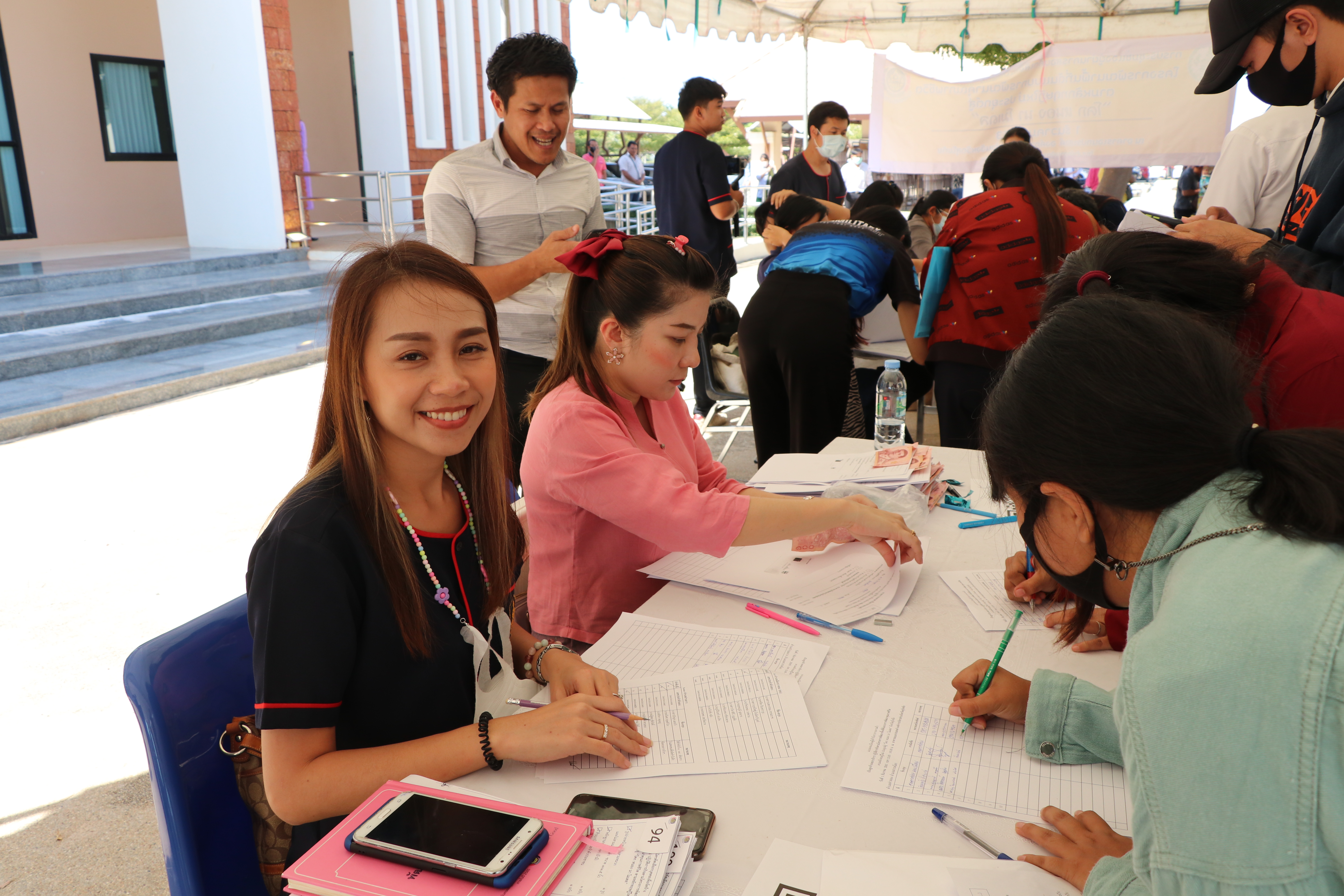 “จังหวัดสุโขทัย ปฐมนิเทศ และจัดทำบันทึกข้อตกลงการจ้างงาน(รอบบ่าย) ผู้ผ่านการคัดเลือกบุคคลเพื่อจัดจ้างเป็นลูกจ้างเหมาบริการปฏิบัติภารกิจตามโครงการพัฒนาพื้นที่ต้นแบบการพัฒนาคุณภาพชีวิตตามหลักทฤษฎีใหม่ ประยุกต์สู่ “โคก หนอง นา โมเดล” กลุ่มเป้าหมายที่ 2 จำนวน 4 อำเภอ”