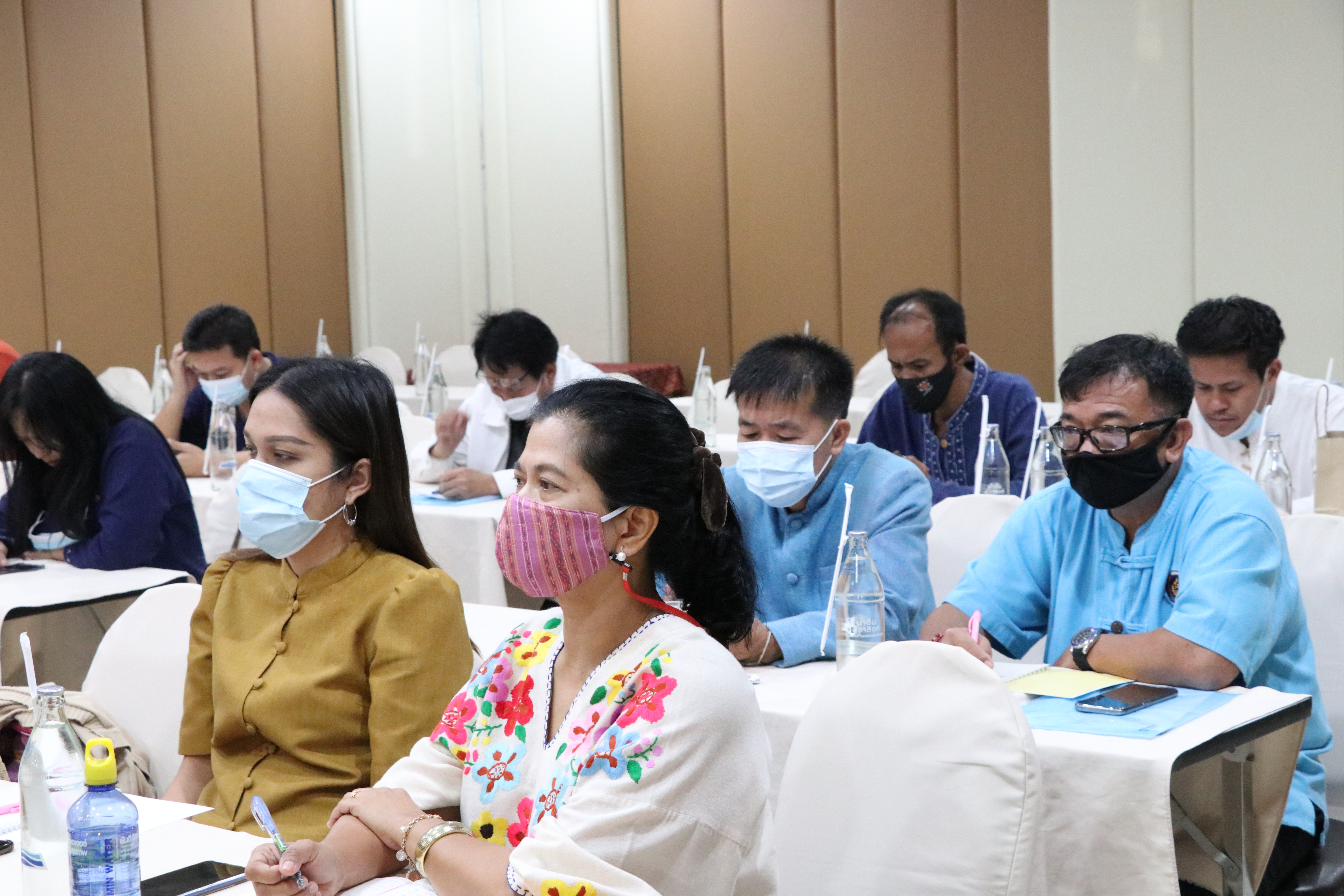 วันที่ 7 มกราคม 2564 เวลา 09.30 น. นายธวัช ใสสม พัฒนาการจังหวัดสุโขทัย เป็นประธานเปิดการประชุมมอบแนวทางการขับเคลื่อนการดำเนินงานตามภารกิจกรมการพัฒนาชุมชน และแนวทางการเพิ่มประสิทธิภาพการดำเนินงานกองทุนพัฒนาบทบาทสตรีจังหวัดสุโขทัย เพื่อมอบนโยบายแนวทางการดำเนินงาน และบูรณาการการทำงานในระดับพื้นที่ให้มีความชัดเจน ในปีงบประมาณ พ.ศ. 2564