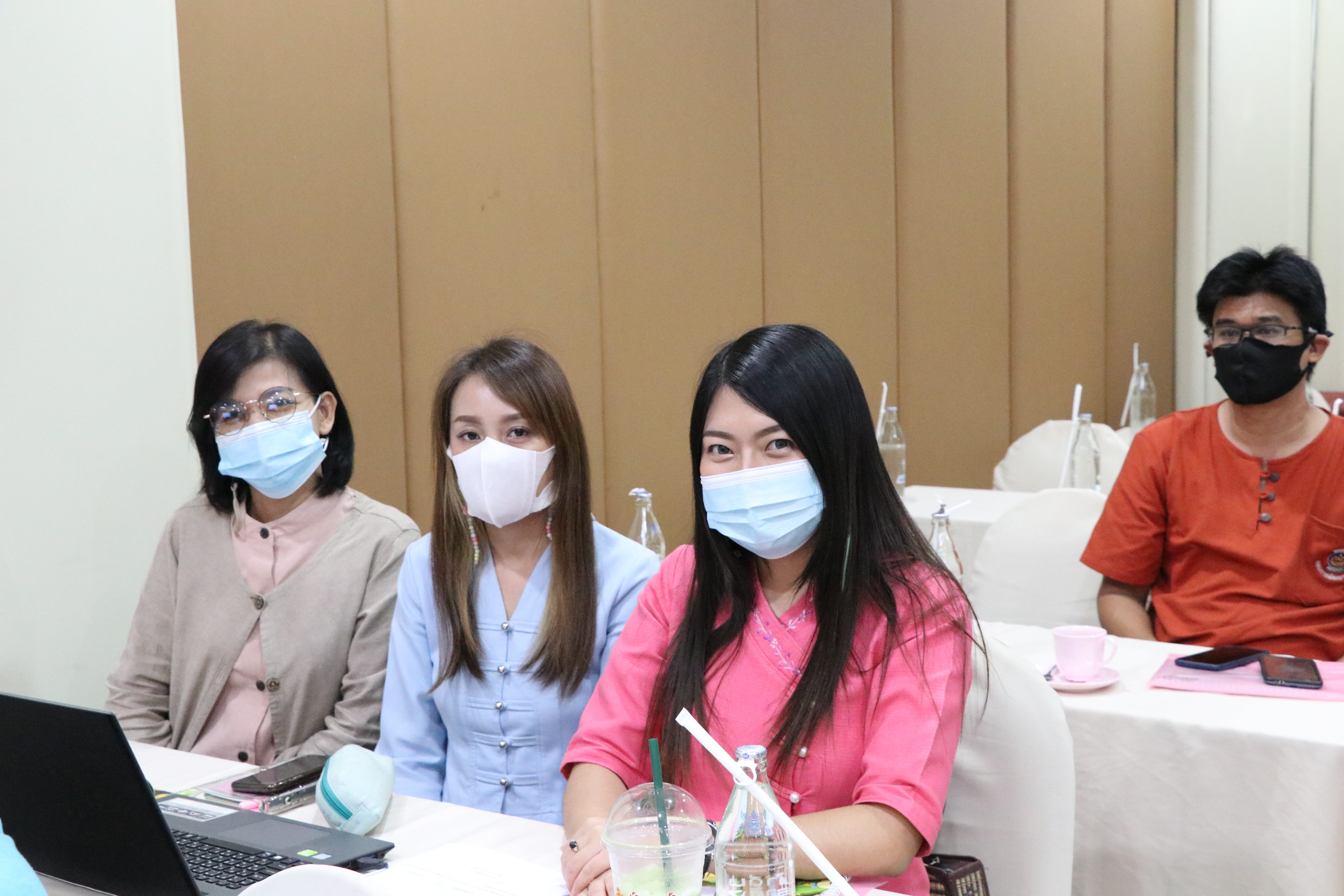 วันที่ 7 มกราคม 2564 เวลา 09.30 น. นายธวัช ใสสม พัฒนาการจังหวัดสุโขทัย เป็นประธานเปิดการประชุมมอบแนวทางการขับเคลื่อนการดำเนินงานตามภารกิจกรมการพัฒนาชุมชน และแนวทางการเพิ่มประสิทธิภาพการดำเนินงานกองทุนพัฒนาบทบาทสตรีจังหวัดสุโขทัย เพื่อมอบนโยบายแนวทางการดำเนินงาน และบูรณาการการทำงานในระดับพื้นที่ให้มีความชัดเจน ในปีงบประมาณ พ.ศ. 2564