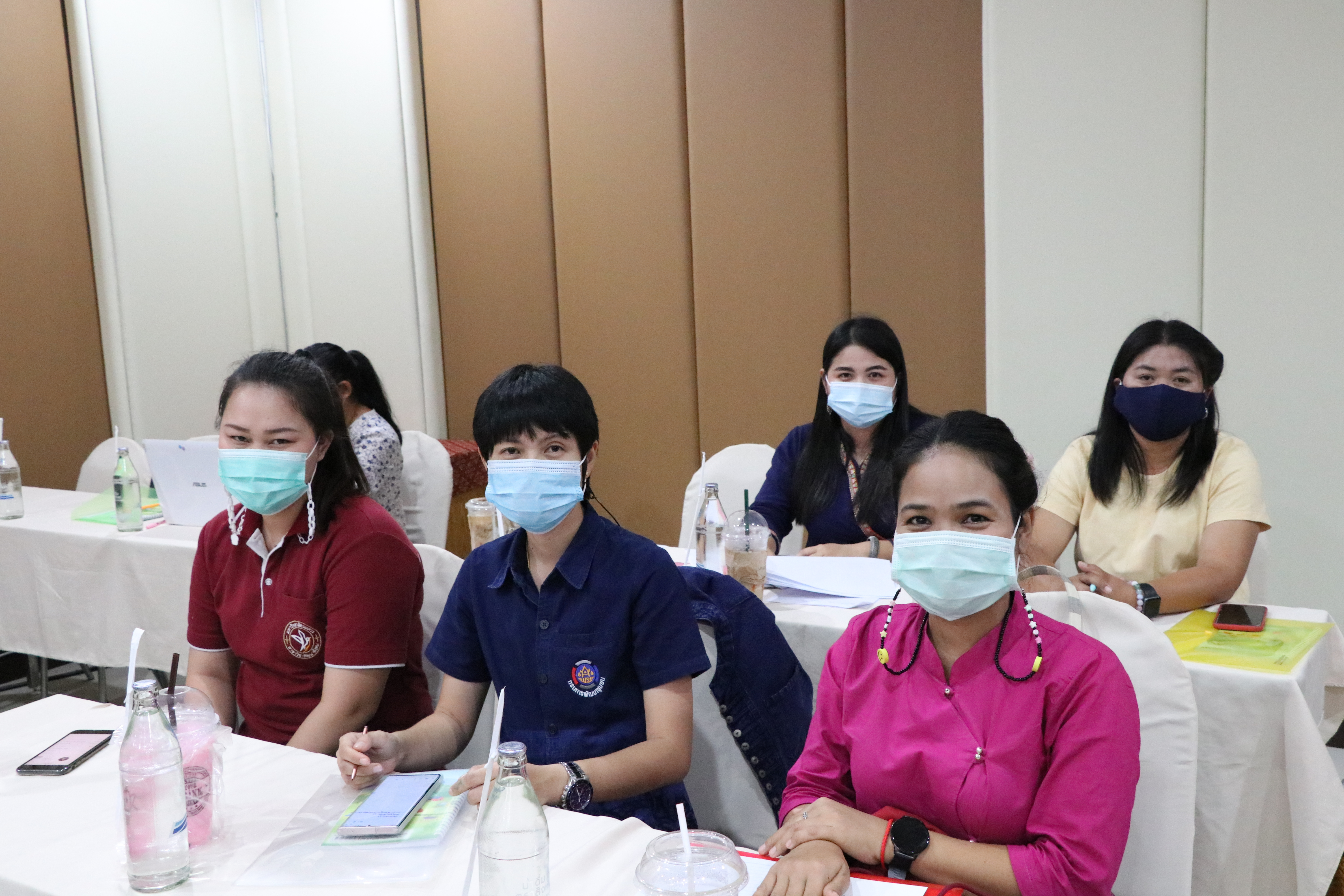 วันที่ 7 มกราคม 2564 เวลา 09.30 น. นายธวัช ใสสม พัฒนาการจังหวัดสุโขทัย เป็นประธานเปิดการประชุมมอบแนวทางการขับเคลื่อนการดำเนินงานตามภารกิจกรมการพัฒนาชุมชน และแนวทางการเพิ่มประสิทธิภาพการดำเนินงานกองทุนพัฒนาบทบาทสตรีจังหวัดสุโขทัย เพื่อมอบนโยบายแนวทางการดำเนินงาน และบูรณาการการทำงานในระดับพื้นที่ให้มีความชัดเจน ในปีงบประมาณ พ.ศ. 2564