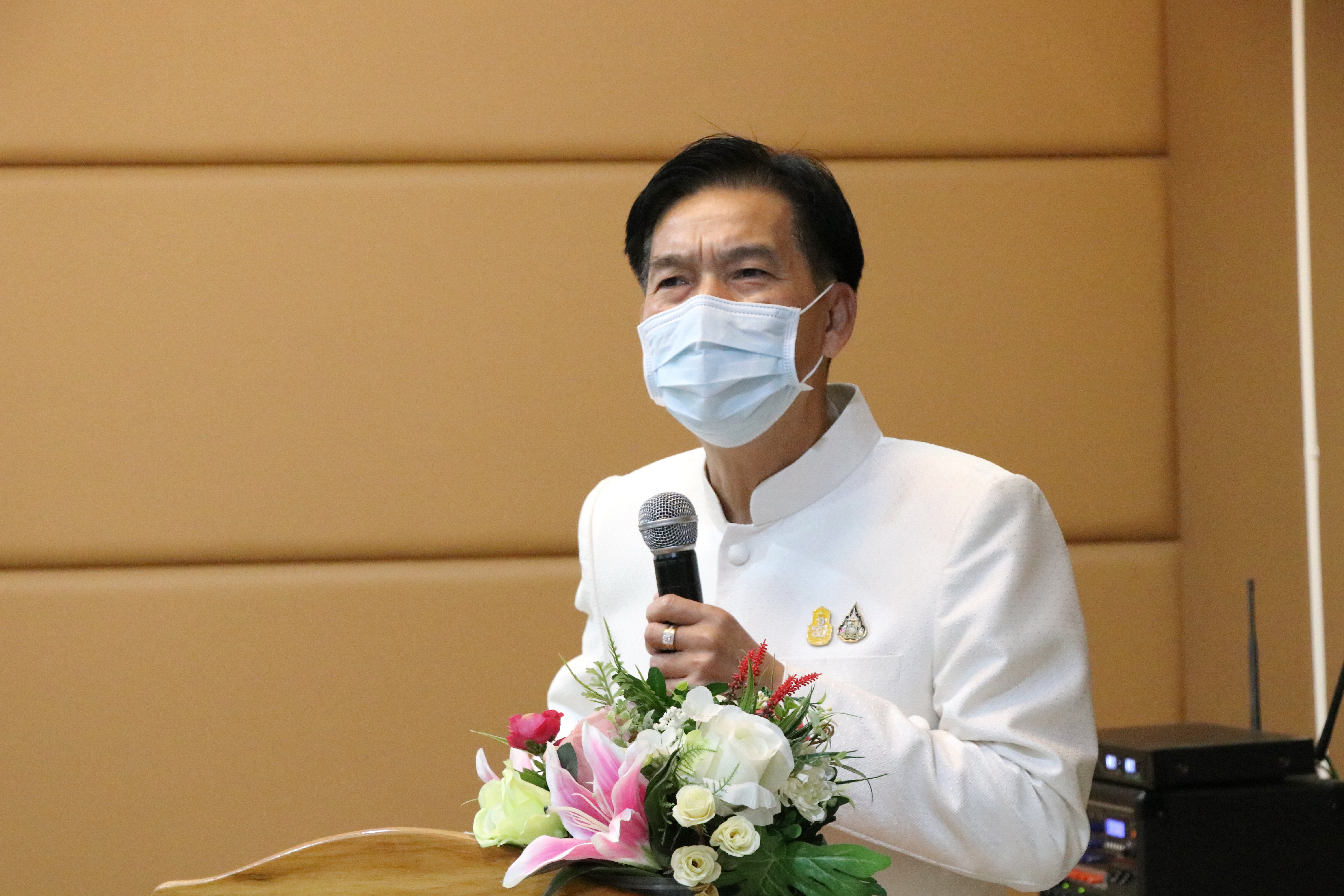 วันที่ 7 มกราคม 2564 เวลา 09.30 น. นายธวัช ใสสม พัฒนาการจังหวัดสุโขทัย เป็นประธานเปิดการประชุมมอบแนวทางการขับเคลื่อนการดำเนินงานตามภารกิจกรมการพัฒนาชุมชน และแนวทางการเพิ่มประสิทธิภาพการดำเนินงานกองทุนพัฒนาบทบาทสตรีจังหวัดสุโขทัย เพื่อมอบนโยบายแนวทางการดำเนินงาน และบูรณาการการทำงานในระดับพื้นที่ให้มีความชัดเจน ในปีงบประมาณ พ.ศ. 2564