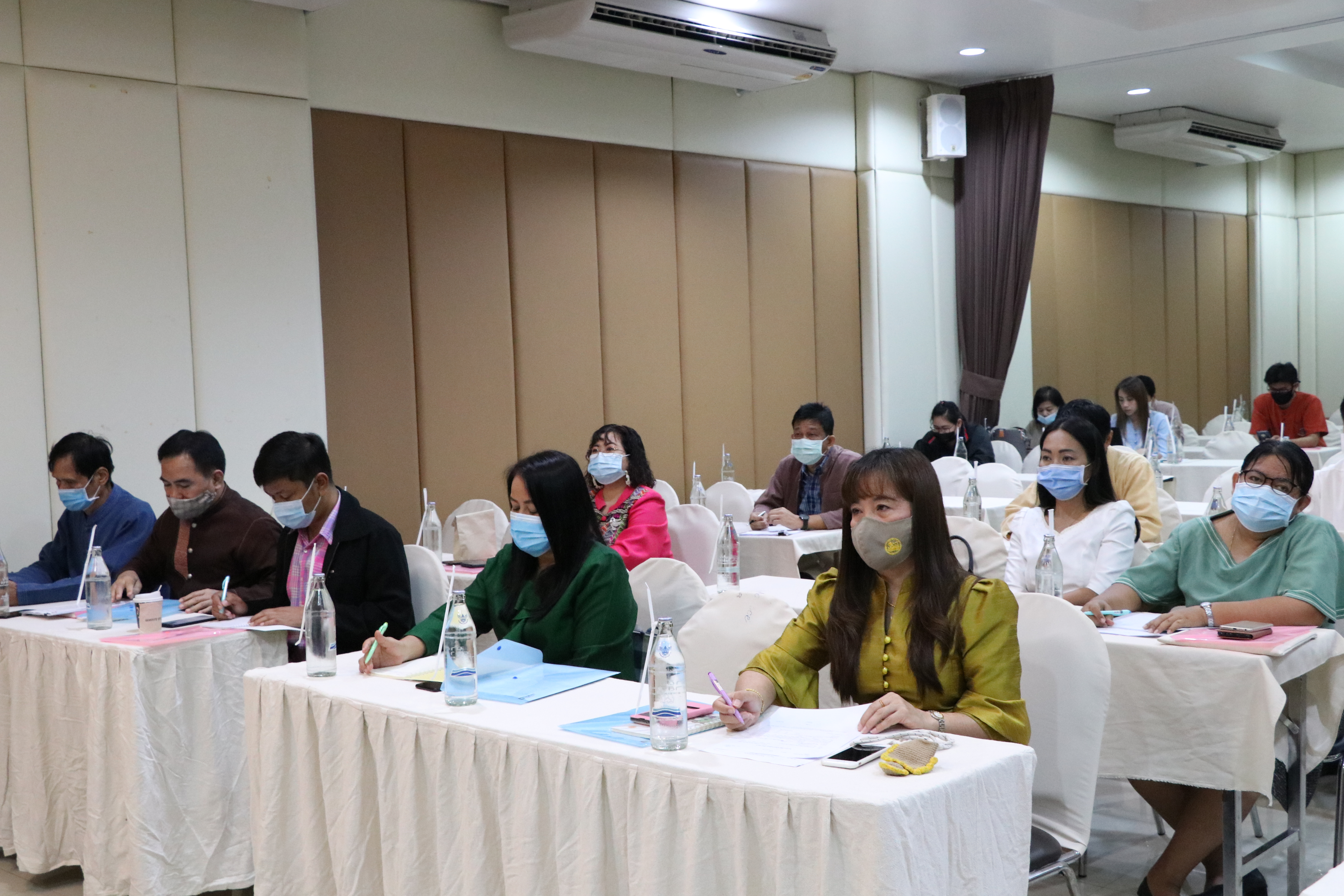 วันที่ 7 มกราคม 2564 เวลา 09.30 น. นายธวัช ใสสม พัฒนาการจังหวัดสุโขทัย เป็นประธานเปิดการประชุมมอบแนวทางการขับเคลื่อนการดำเนินงานตามภารกิจกรมการพัฒนาชุมชน และแนวทางการเพิ่มประสิทธิภาพการดำเนินงานกองทุนพัฒนาบทบาทสตรีจังหวัดสุโขทัย เพื่อมอบนโยบายแนวทางการดำเนินงาน และบูรณาการการทำงานในระดับพื้นที่ให้มีความชัดเจน ในปีงบประมาณ พ.ศ. 2564