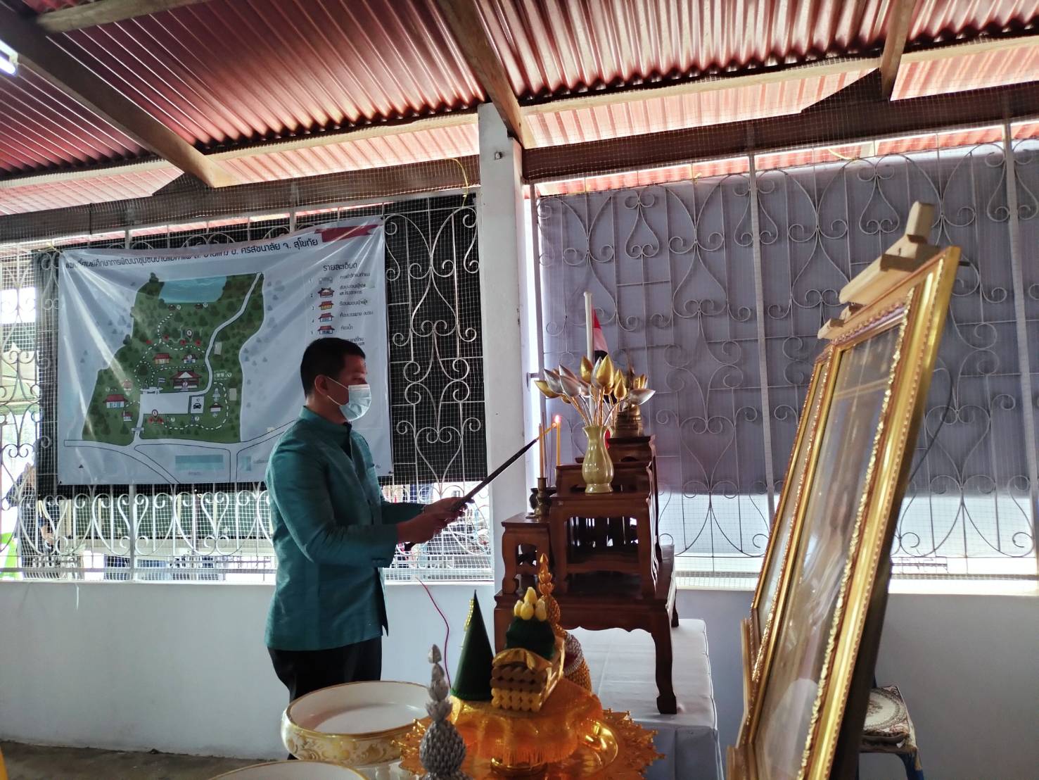 กอ.รมน.สุโขทัย ร่วมบูรณาการ เปิดโครงการอบรม รุ่นที่ 3 ครัวเรือนต้นแบบ HLM และนักพัฒนาพื้นที่ต้นแบบ จังหวัดสุโขทัย กิจกรรมที่ 1 ฝึกอบรมเพิ่มทักษะระยะสั้นการพัฒนากสิกรรม สู่ระบบเศรษฐกิจพอเพียง รูปแบบ โคก หนอง นา โมเดล 5 วัน 4 คืน เสริมสร้างองค์ความรู้ เตรียมสร้างความเข็มแข็งให้ชุมชน