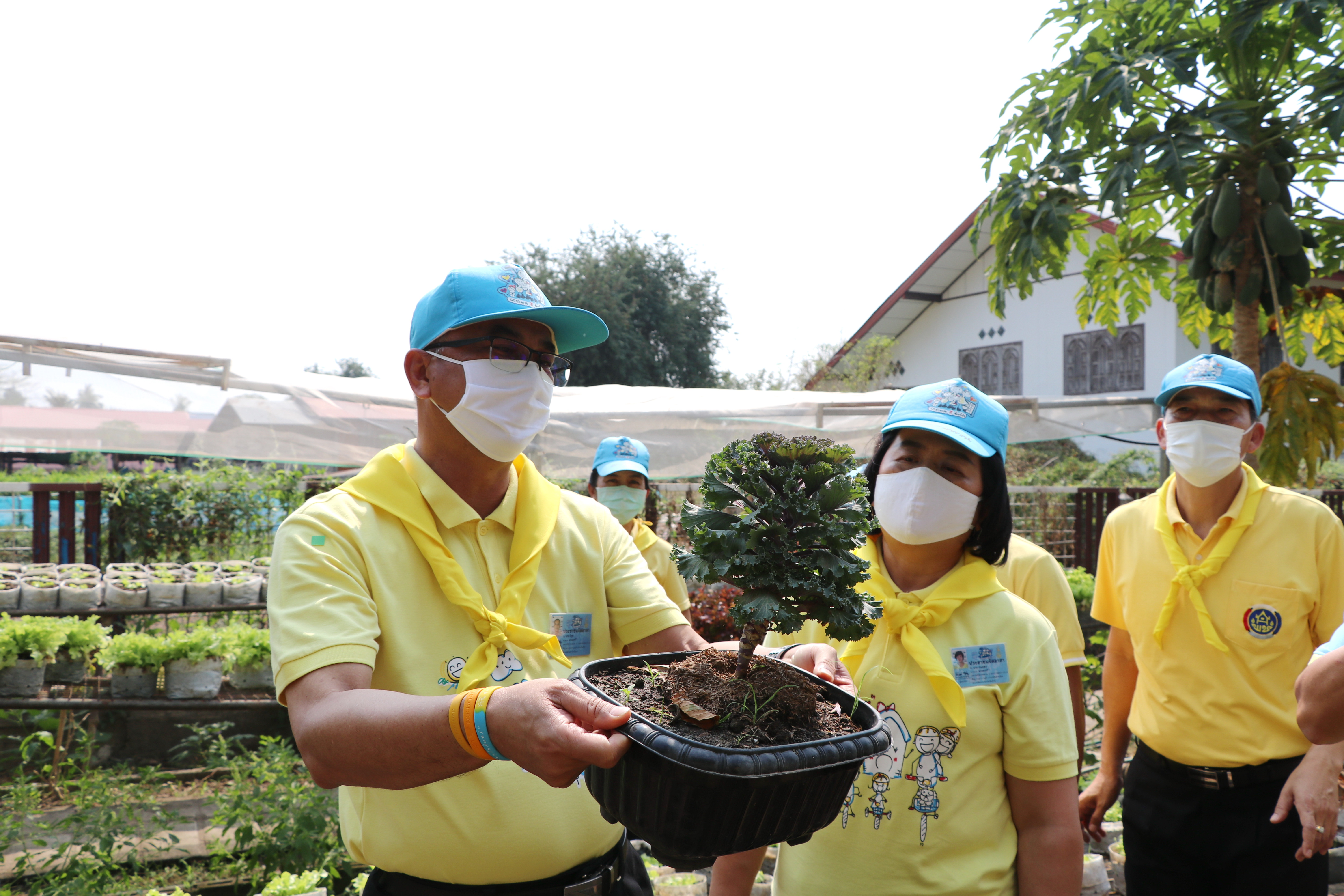 จังหวัดสุโขทัย Kick off “โครงการเสริมสร้างและพัฒนาผู้นำการเปลี่ยนแปลง” จิตอาสาพัฒนาชุมชน เอามื้อสามัคคี “ทำความดีด้วยหัวใจ” 1 หมู่บ้าน สามารถดูแลได้ทั้งตำบล สร้างความมั่นคงทางด้านอาหาร ด้วยหลักปรัชญาของเศรษฐกิจพอเพียง