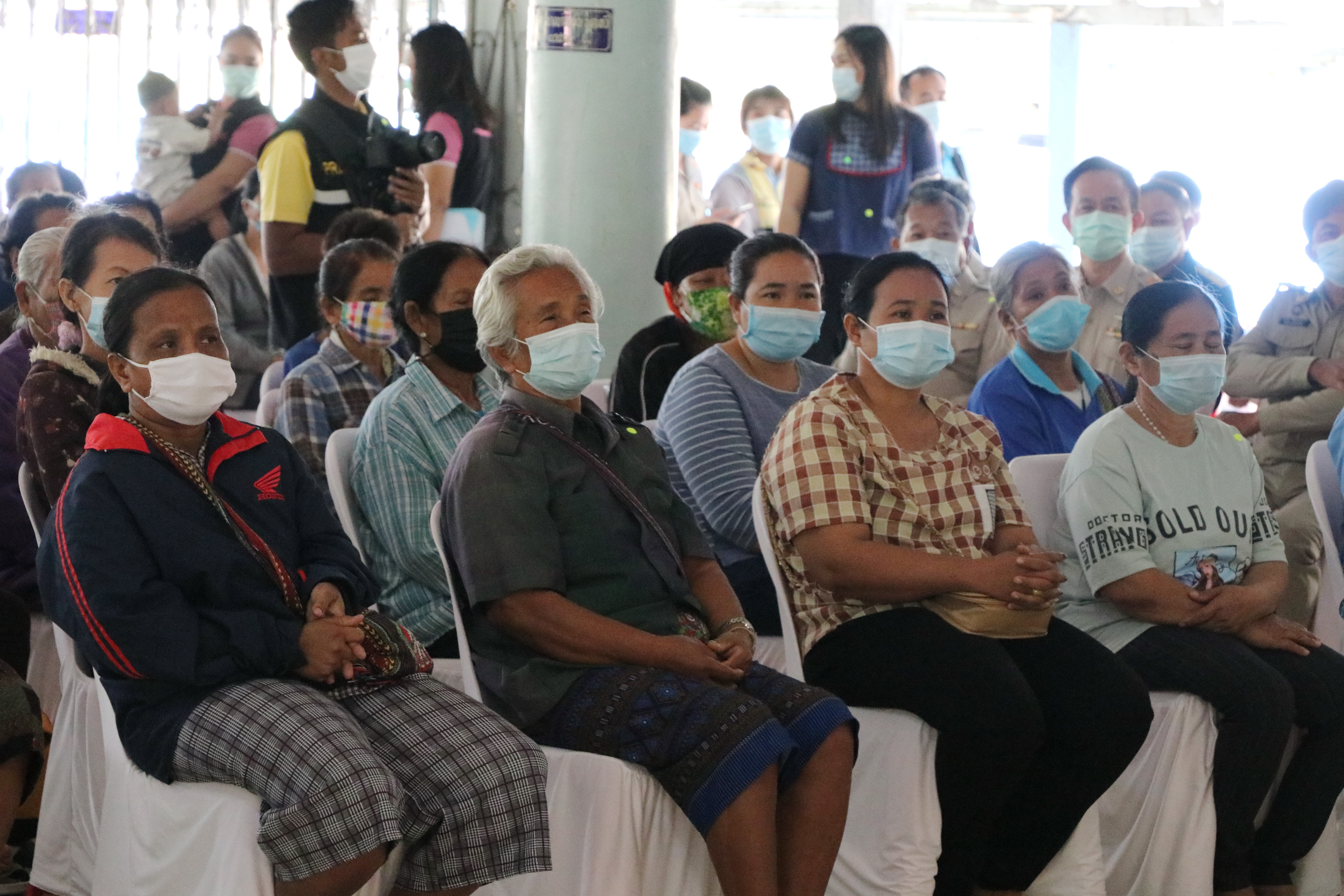 “พช.สุโขทัย ร่วมโครงการหน่วยบำบัดทุกข์บำรุงสุข จังหวัดเคลื่อนที่สร้างรอยยิ้มให้ประชาชน”มอบทุนเด็กยากจน จำนวน 28 ทุน สร้างโอกาสให้เด็กมีคุณภาพชีวิตที่ดีขึ้น