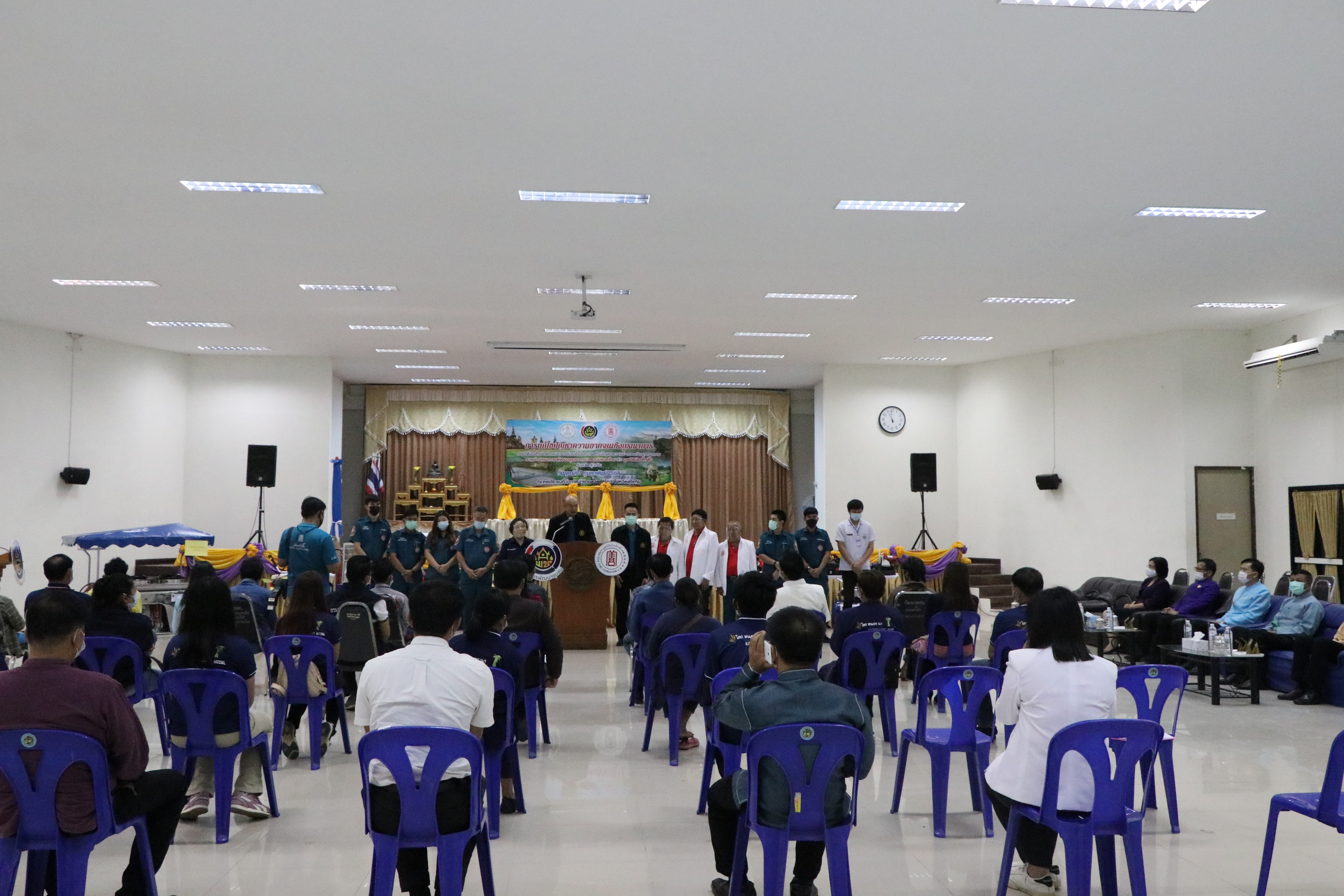 กรมการพัฒนาชุมชน ร่วมกับ มูลนิธิป่อเต็กตึ๊ง และจังหวัดสุโขทัย มอบอุปกรณ์การประกอบอาชีพช่วยเหลือครัวเรือนยากจน ให้สามารถประกอบอาชีพเลี้ยงตนเองและครอบครัวได้ ภายใต้บันทึกข้อตกลงความร่วมมือในการแก้ไขปัญหาความยากจนเชิงบูรณาการ ระหว่าง กรมการพัฒนาชุมชนกระทรวงมหาดไทย กับ มูลนิธิป่อเต็กตึ๊ง