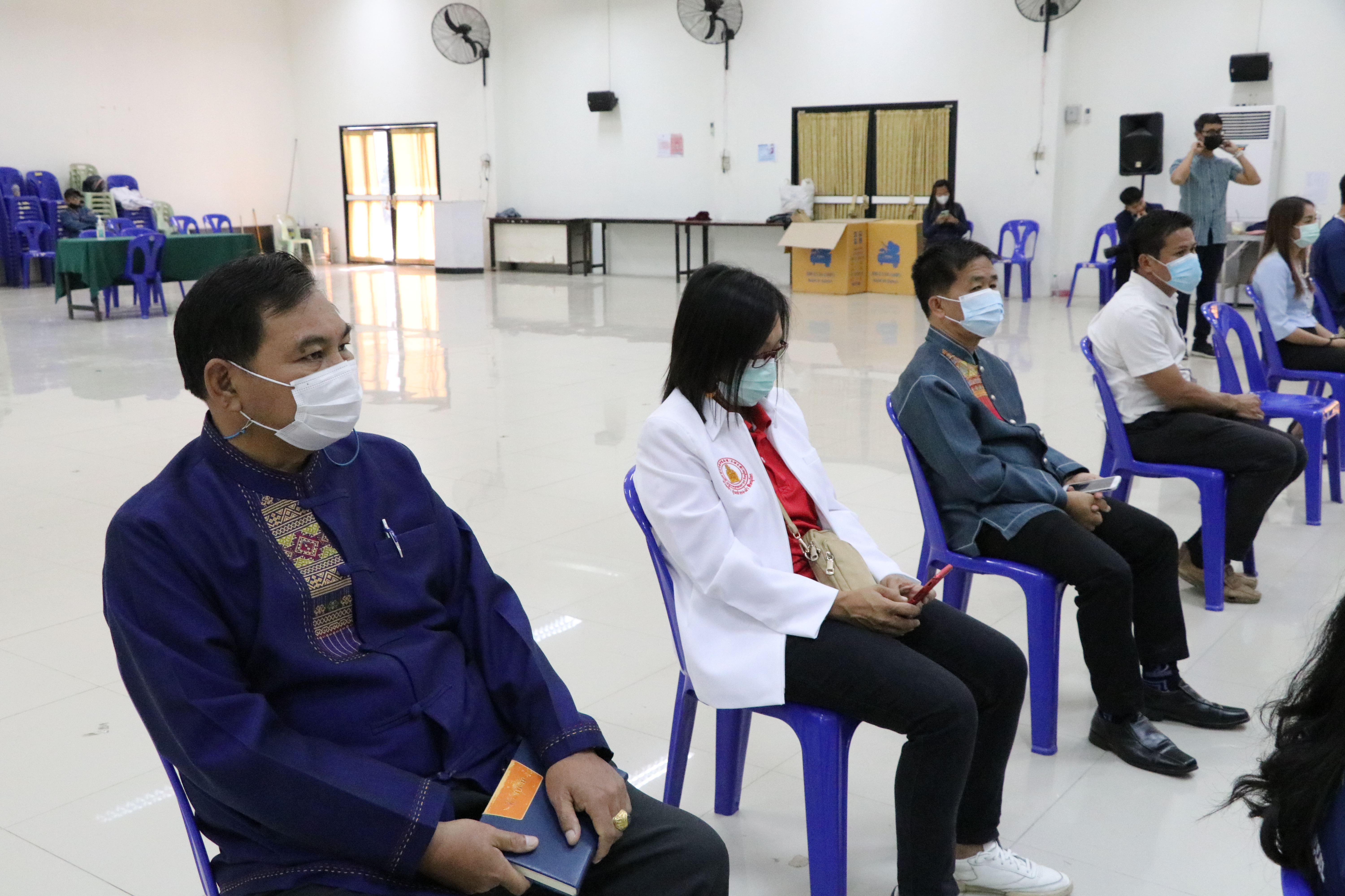 กรมการพัฒนาชุมชน ร่วมกับ มูลนิธิป่อเต็กตึ๊ง และจังหวัดสุโขทัย มอบอุปกรณ์การประกอบอาชีพช่วยเหลือครัวเรือนยากจน ให้สามารถประกอบอาชีพเลี้ยงตนเองและครอบครัวได้ ภายใต้บันทึกข้อตกลงความร่วมมือในการแก้ไขปัญหาความยากจนเชิงบูรณาการ ระหว่าง กรมการพัฒนาชุมชนกระทรวงมหาดไทย กับ มูลนิธิป่อเต็กตึ๊ง