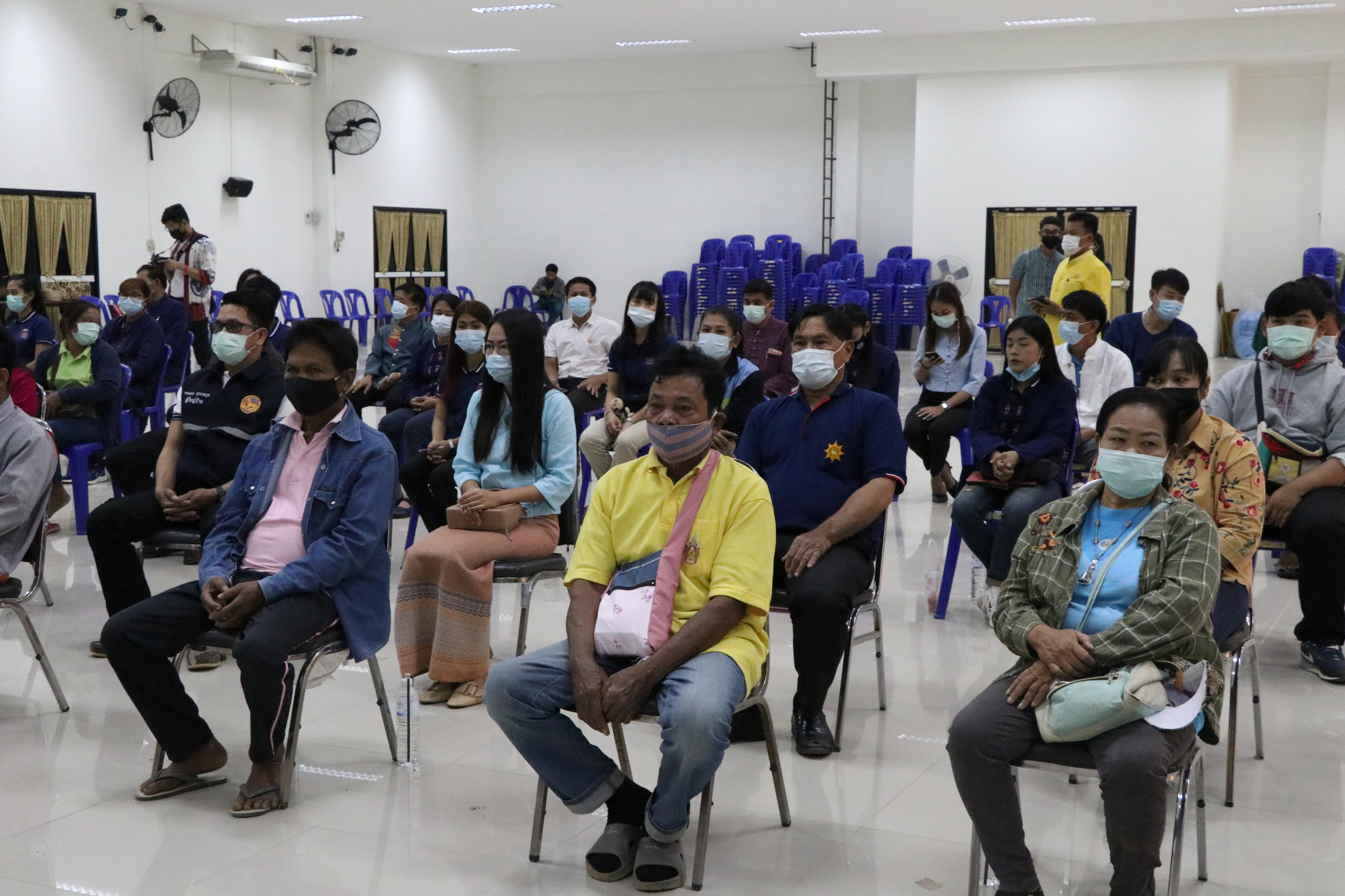 กรมการพัฒนาชุมชน ร่วมกับ มูลนิธิป่อเต็กตึ๊ง และจังหวัดสุโขทัย มอบอุปกรณ์การประกอบอาชีพช่วยเหลือครัวเรือนยากจน ให้สามารถประกอบอาชีพเลี้ยงตนเองและครอบครัวได้ ภายใต้บันทึกข้อตกลงความร่วมมือในการแก้ไขปัญหาความยากจนเชิงบูรณาการ ระหว่าง กรมการพัฒนาชุมชนกระทรวงมหาดไทย กับ มูลนิธิป่อเต็กตึ๊ง