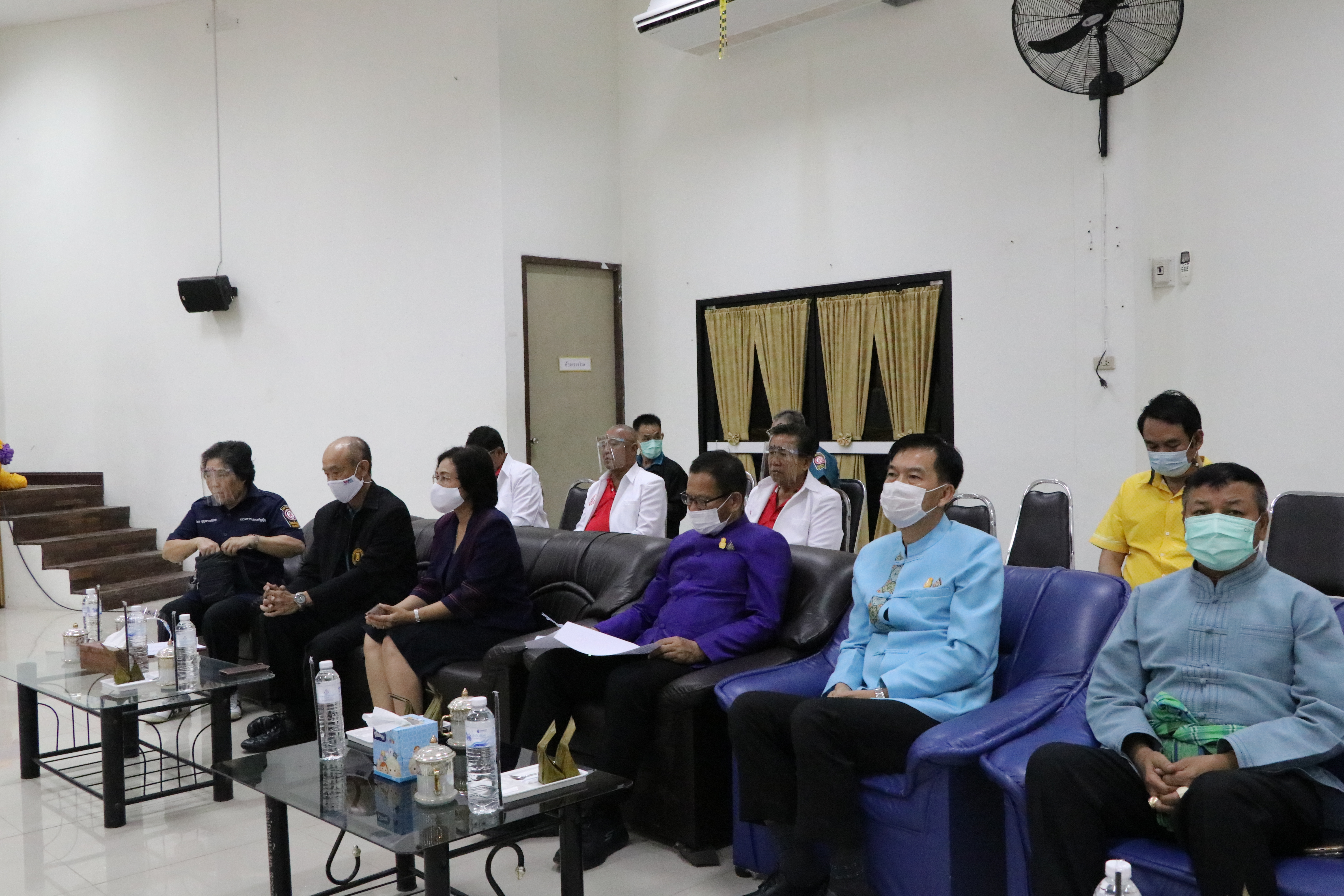 กรมการพัฒนาชุมชน ร่วมกับ มูลนิธิป่อเต็กตึ๊ง และจังหวัดสุโขทัย มอบอุปกรณ์การประกอบอาชีพช่วยเหลือครัวเรือนยากจน ให้สามารถประกอบอาชีพเลี้ยงตนเองและครอบครัวได้ ภายใต้บันทึกข้อตกลงความร่วมมือในการแก้ไขปัญหาความยากจนเชิงบูรณาการ ระหว่าง กรมการพัฒนาชุมชนกระทรวงมหาดไทย กับ มูลนิธิป่อเต็กตึ๊ง