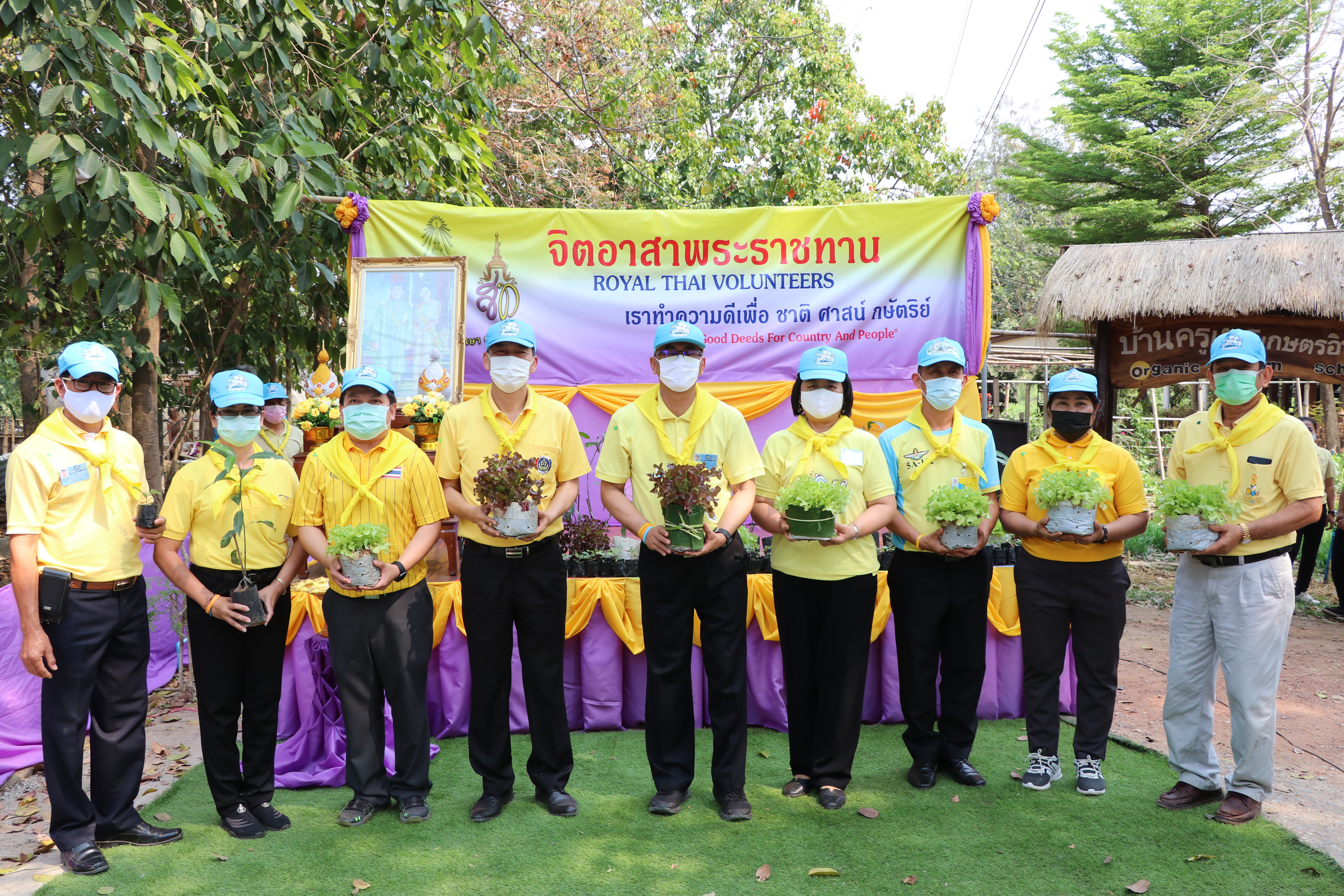 จังหวัดสุโขทัย Kick off “โครงการเสริมสร้างและพัฒนาผู้นำการเปลี่ยนแปลง” จิตอาสาพัฒนาชุมชน เอามื้อสามัคคี “ทำความดีด้วยหัวใจ” 1 หมู่บ้าน สามารถดูแลได้ทั้งตำบล สร้างความมั่นคงทางด้านอาหาร ด้วยหลักปรัชญาของเศรษฐกิจพอเพียง