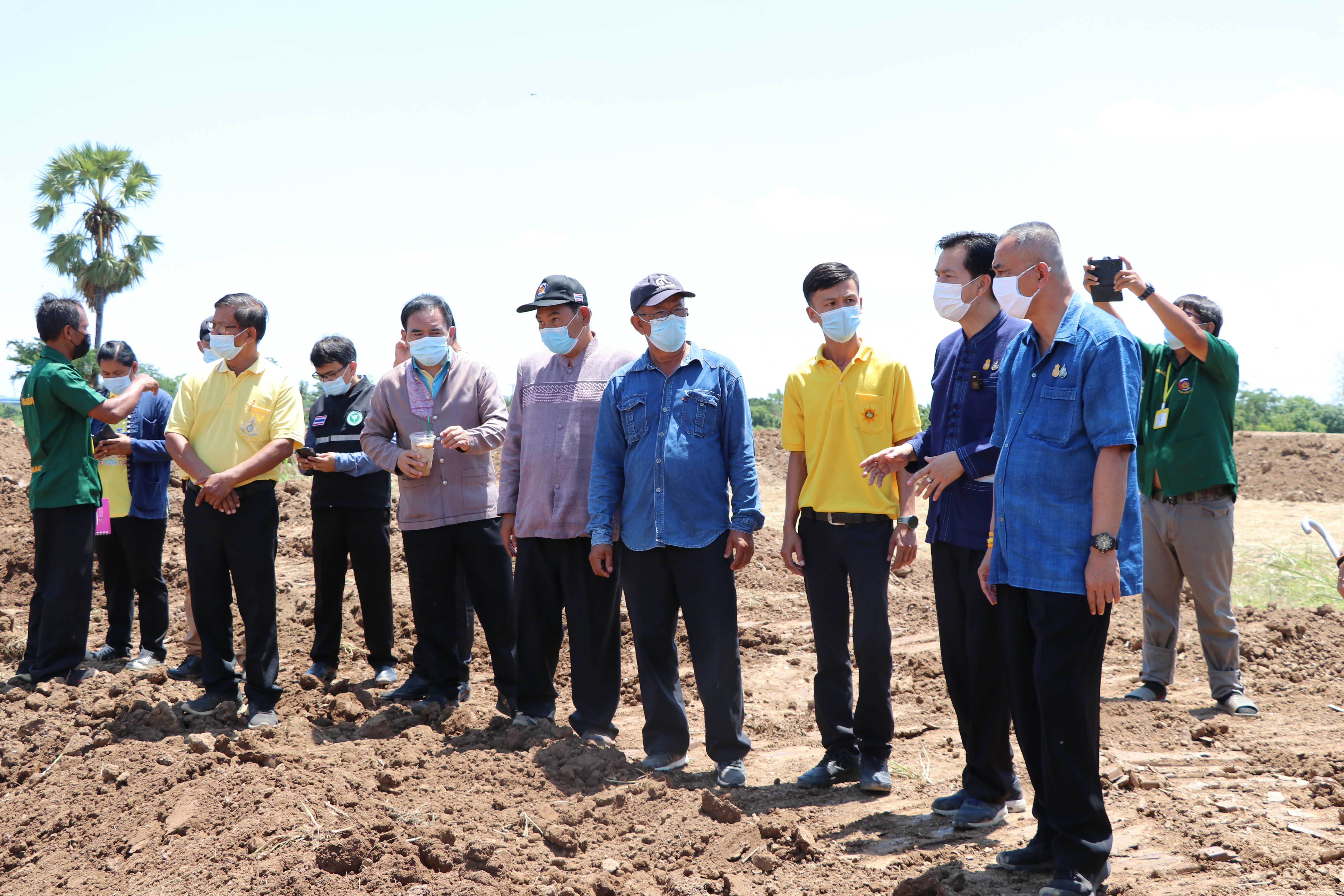 ผู้ว่าฯ สุโขทัย ลงพื้นที่ติดตามความก้าวหน้า โครงการ  “โคก หนอง นา พช.” จังหวัดสุโขทัย พร้อมสร้างความมั่นคง มั่งคั่ง และยั่งยืนสู่ชุมชน พื้นที่อำเภอสวรรคโลก อำเภอศรีสัชนาลัย จังหวัดสุโขทัย