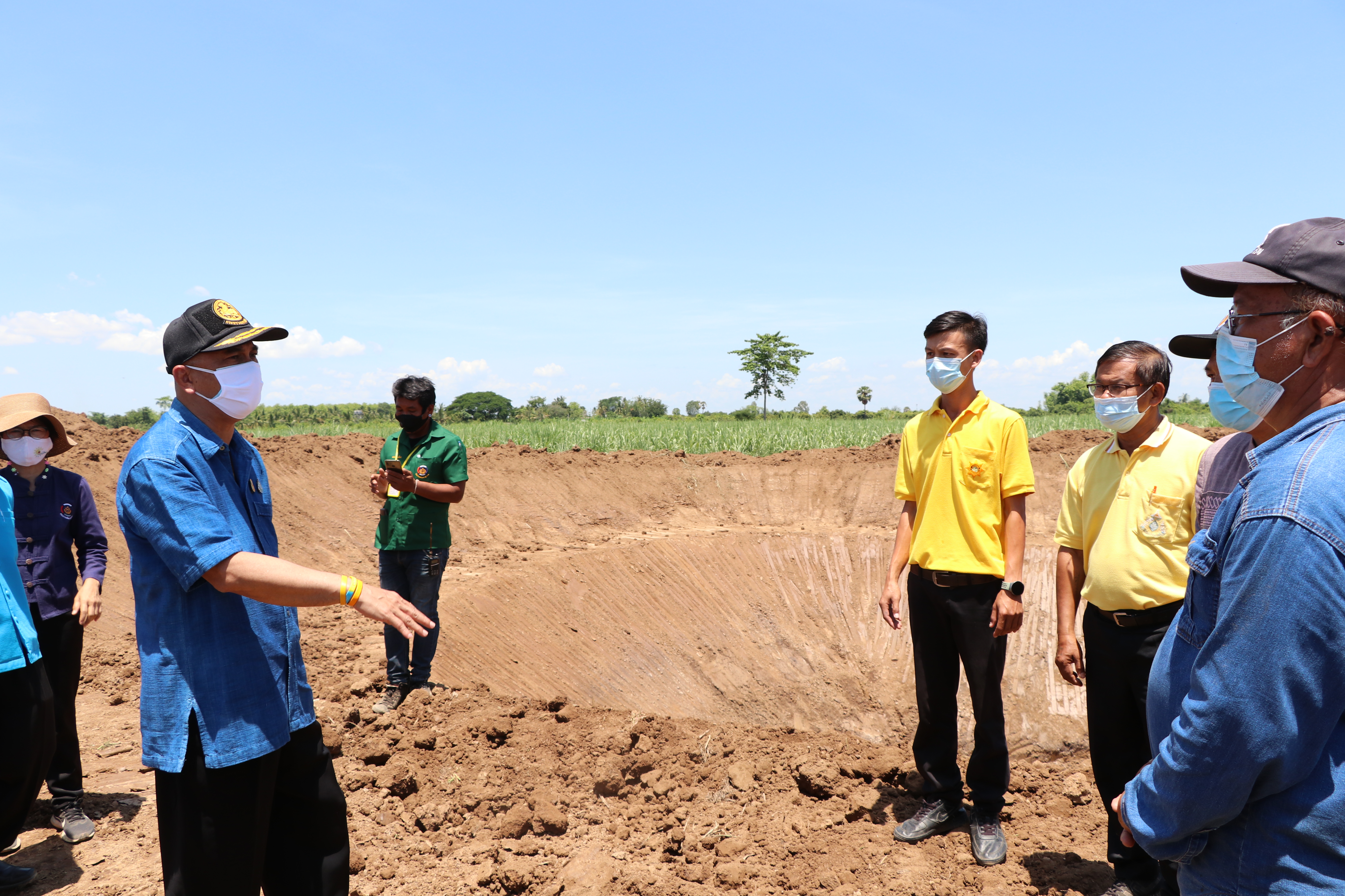 ผู้ว่าฯ สุโขทัย ลงพื้นที่ติดตามความก้าวหน้า โครงการ  “โคก หนอง นา พช.” จังหวัดสุโขทัย พร้อมสร้างความมั่นคง มั่งคั่ง และยั่งยืนสู่ชุมชน พื้นที่อำเภอสวรรคโลก อำเภอศรีสัชนาลัย จังหวัดสุโขทัย