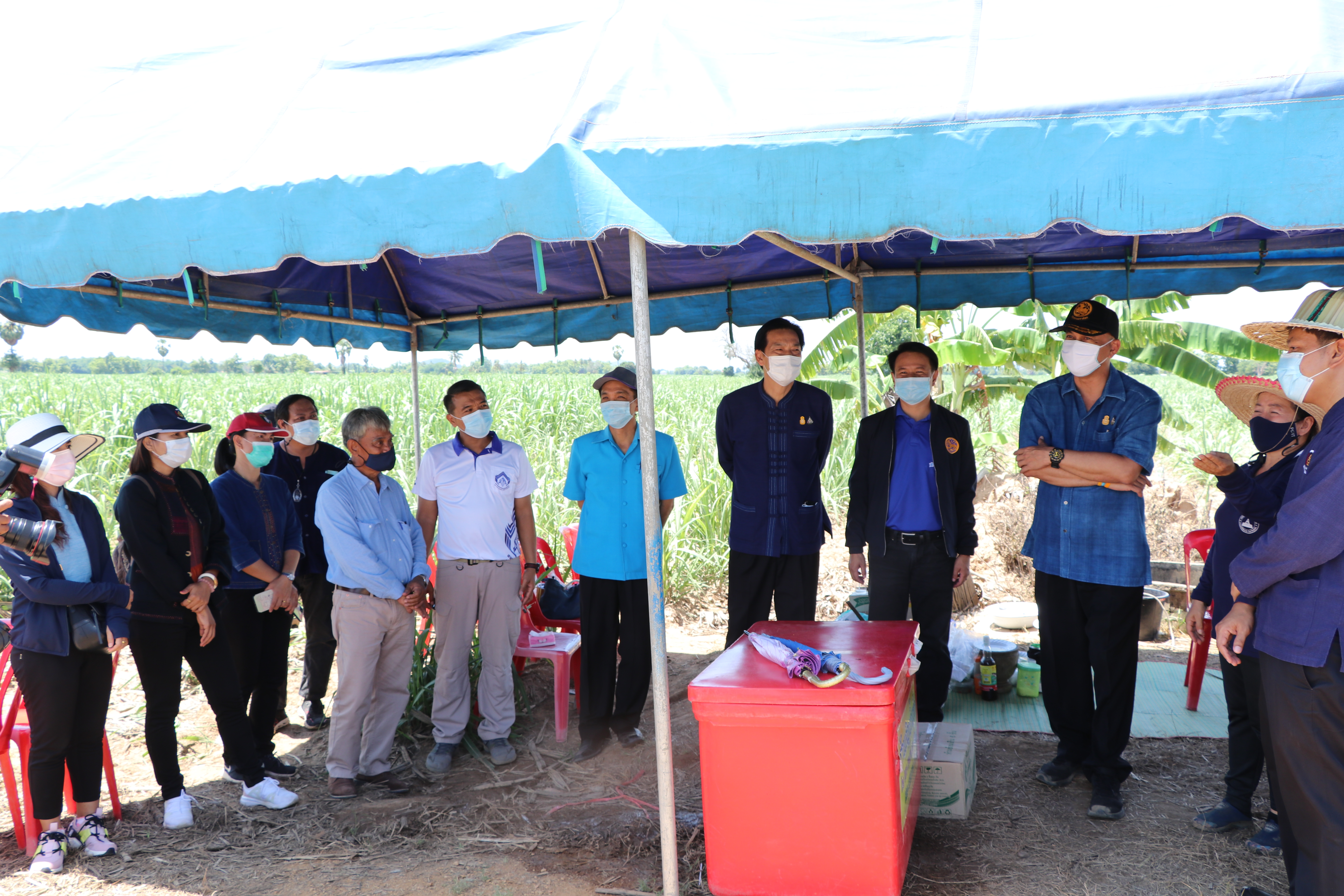 ผู้ว่าฯ สุโขทัย ลงพื้นที่ติดตามความก้าวหน้า โครงการ  “โคก หนอง นา พช.” จังหวัดสุโขทัย พร้อมสร้างความมั่นคง มั่งคั่ง และยั่งยืนสู่ชุมชน พื้นที่อำเภอสวรรคโลก อำเภอศรีสัชนาลัย จังหวัดสุโขทัย