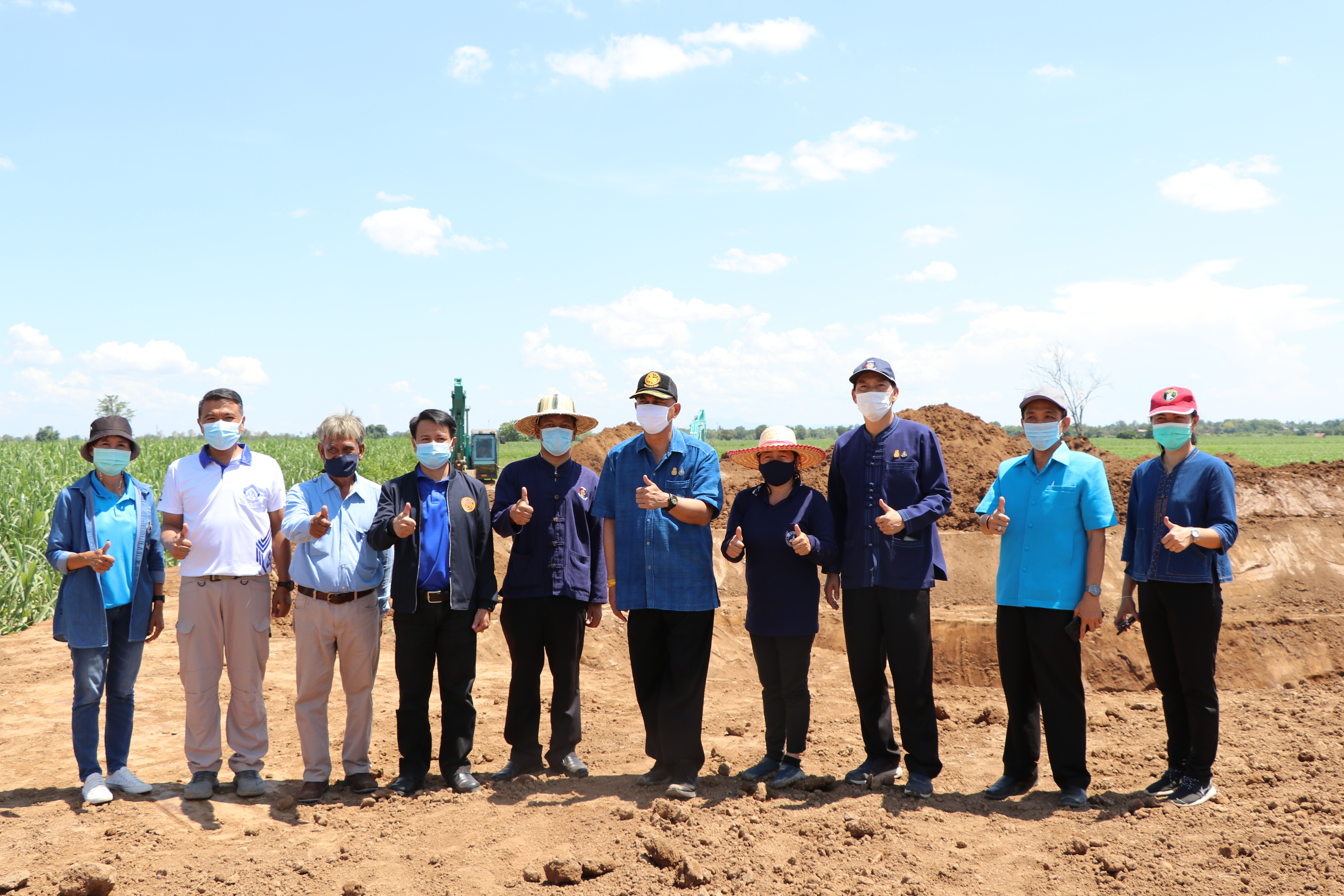 ผู้ว่าฯ สุโขทัย ลงพื้นที่ติดตามความก้าวหน้า โครงการ  “โคก หนอง นา พช.” จังหวัดสุโขทัย พร้อมสร้างความมั่นคง มั่งคั่ง และยั่งยืนสู่ชุมชน พื้นที่อำเภอสวรรคโลก อำเภอศรีสัชนาลัย จังหวัดสุโขทัย