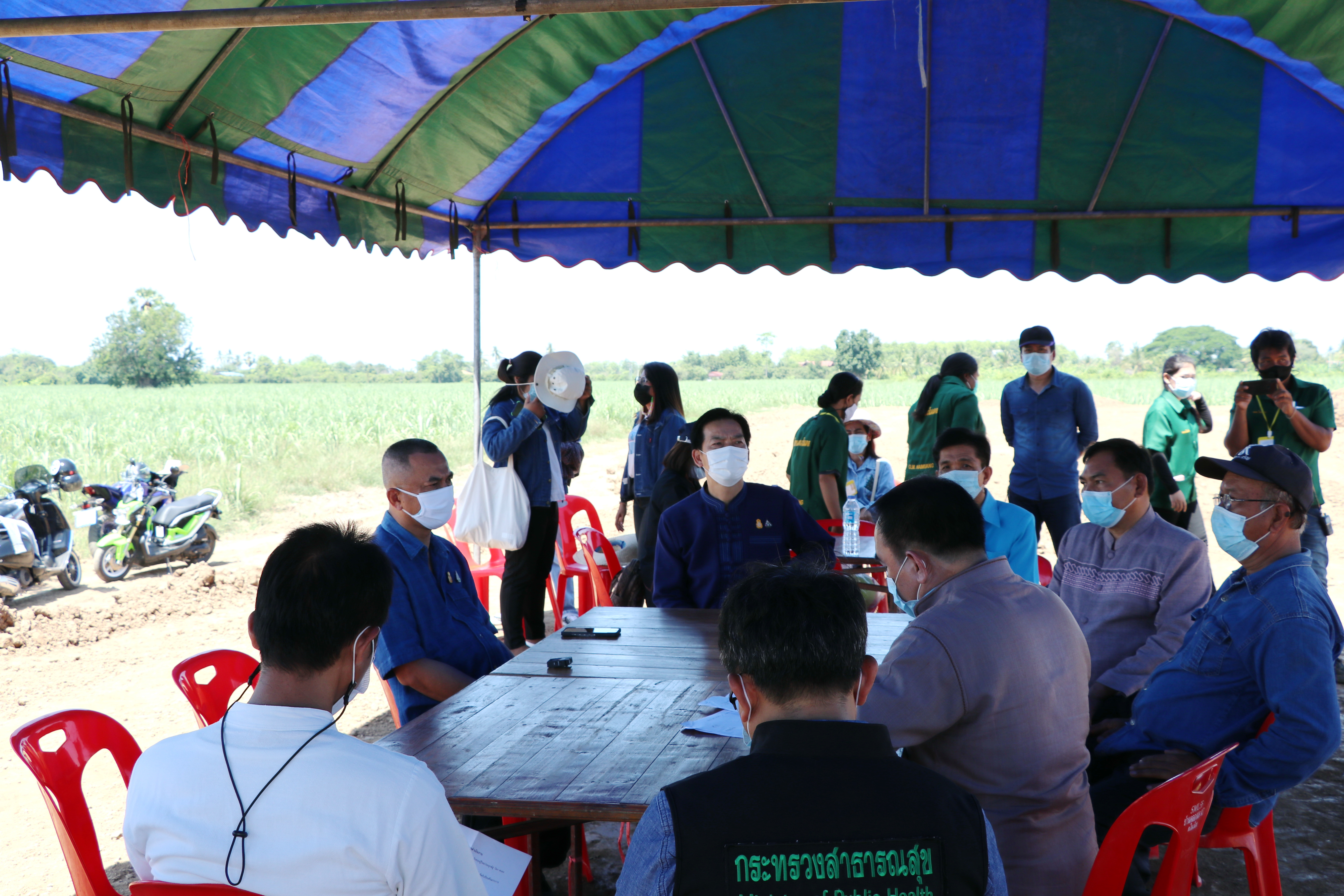 ผู้ว่าฯ สุโขทัย ลงพื้นที่ติดตามความก้าวหน้า โครงการ  “โคก หนอง นา พช.” จังหวัดสุโขทัย พร้อมสร้างความมั่นคง มั่งคั่ง และยั่งยืนสู่ชุมชน พื้นที่อำเภอสวรรคโลก อำเภอศรีสัชนาลัย จังหวัดสุโขทัย