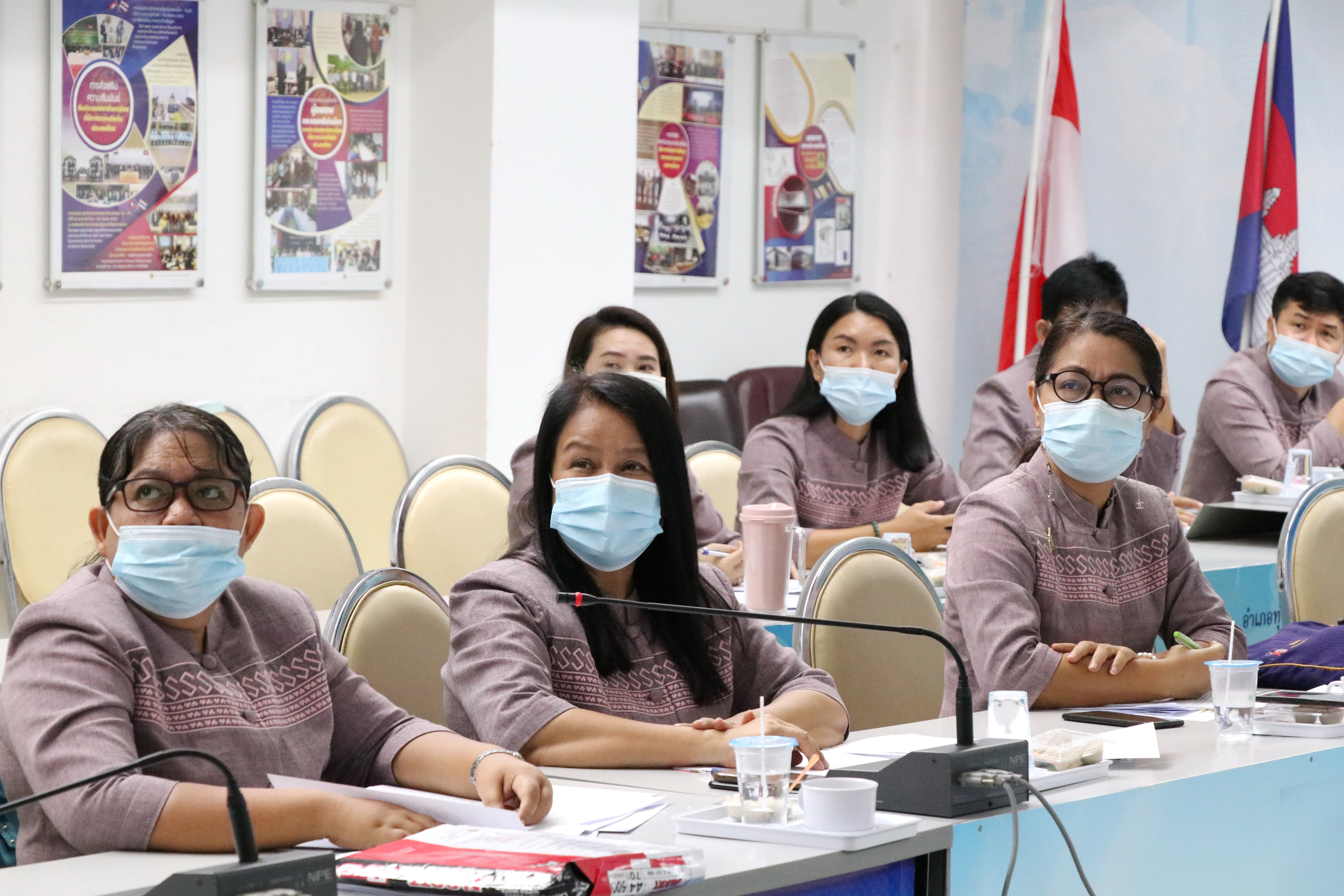 “พช.สุโขทัย ประชุมพัฒนาการอำเภอ วางแผนการขับเคลื่อนภารกิจงานให้ประสบผลสำเร็จตามเป้าหมายที่กำหนด พร้อมทั้งสร้างวัฒนธรรมองค์กร ร่วมใจใส่ผ้าไทยลายขอเจ้าฟ้าสิริวัณณวรีฯ เข้าร่วมประชุมทุกคน”