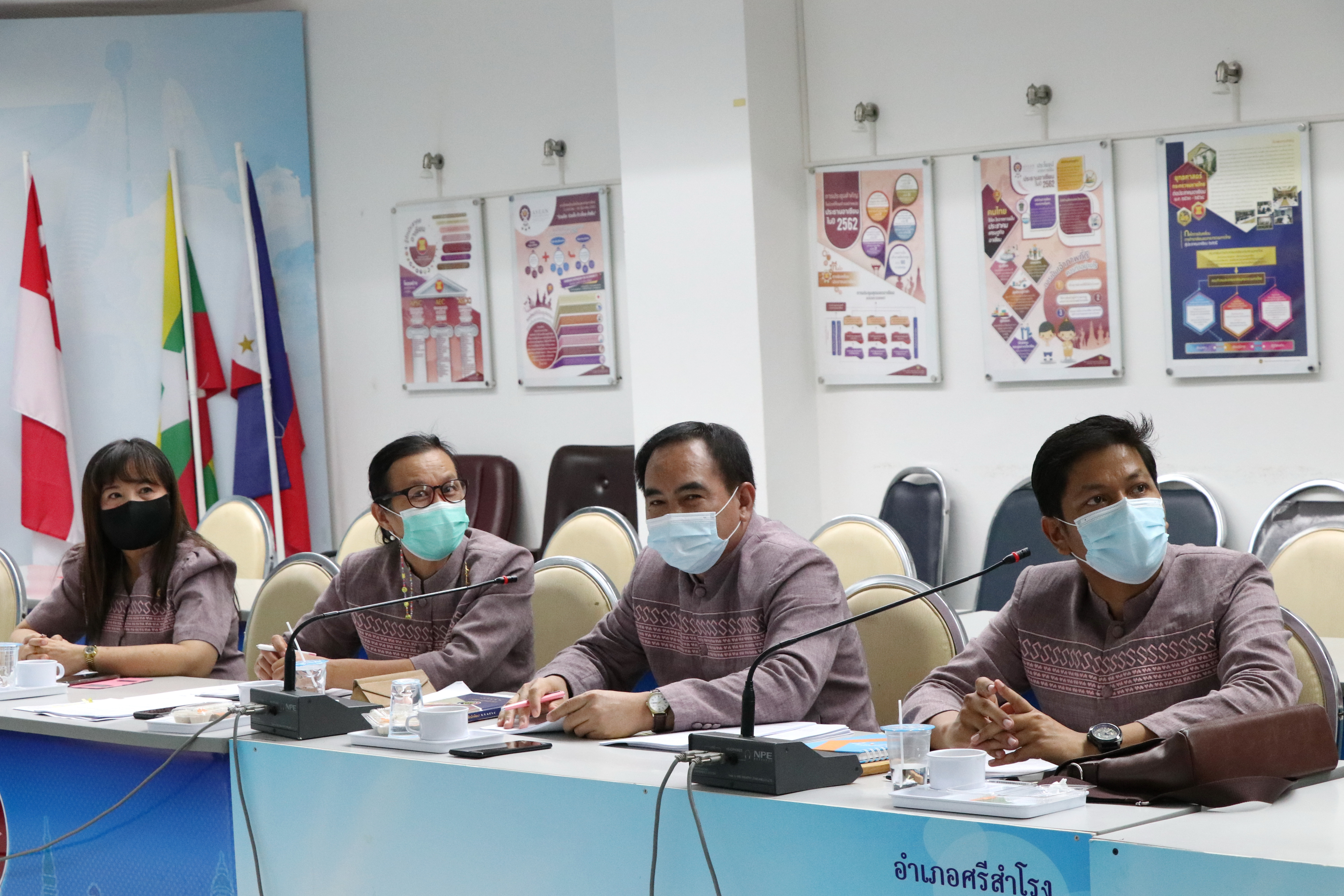 “พช.สุโขทัย ประชุมพัฒนาการอำเภอ วางแผนการขับเคลื่อนภารกิจงานให้ประสบผลสำเร็จตามเป้าหมายที่กำหนด พร้อมทั้งสร้างวัฒนธรรมองค์กร ร่วมใจใส่ผ้าไทยลายขอเจ้าฟ้าสิริวัณณวรีฯ เข้าร่วมประชุมทุกคน”