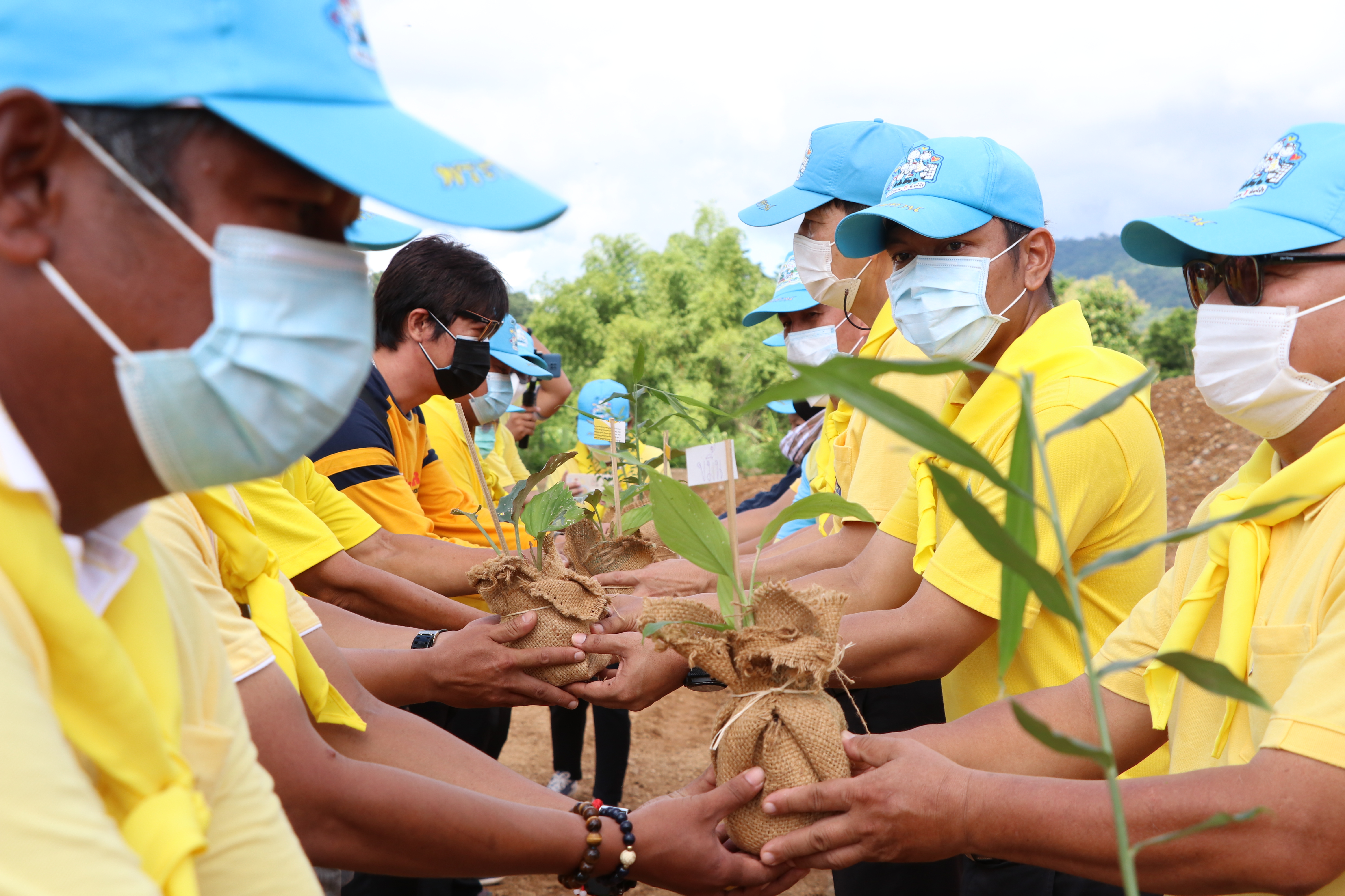 สุโขทัย Kick off “จิตอาสาพัฒนาชุมชนเอามื้อสามัคคี”ปลูกพืชสมุนไพร กระชาย ฟ้าทะลายโจร ขิง ข่า ตะไคร้ สู้ภัย COVID-19 สร้างความมั่นคงทางด้านอาหาร บนพื้นที่แปลง CLM โคก หนอง นา พช. เฉลิมพระเกียรติเนื่องในโอกาสมหามงคลเฉลิมพระชนมพรรษา พระบาทสมเด็จพระปรเมนทรรามาธิบดีศรีสินทรมหาวชิราลงกรณ พระวชิรเกล้าเจ้าอยู่หัว