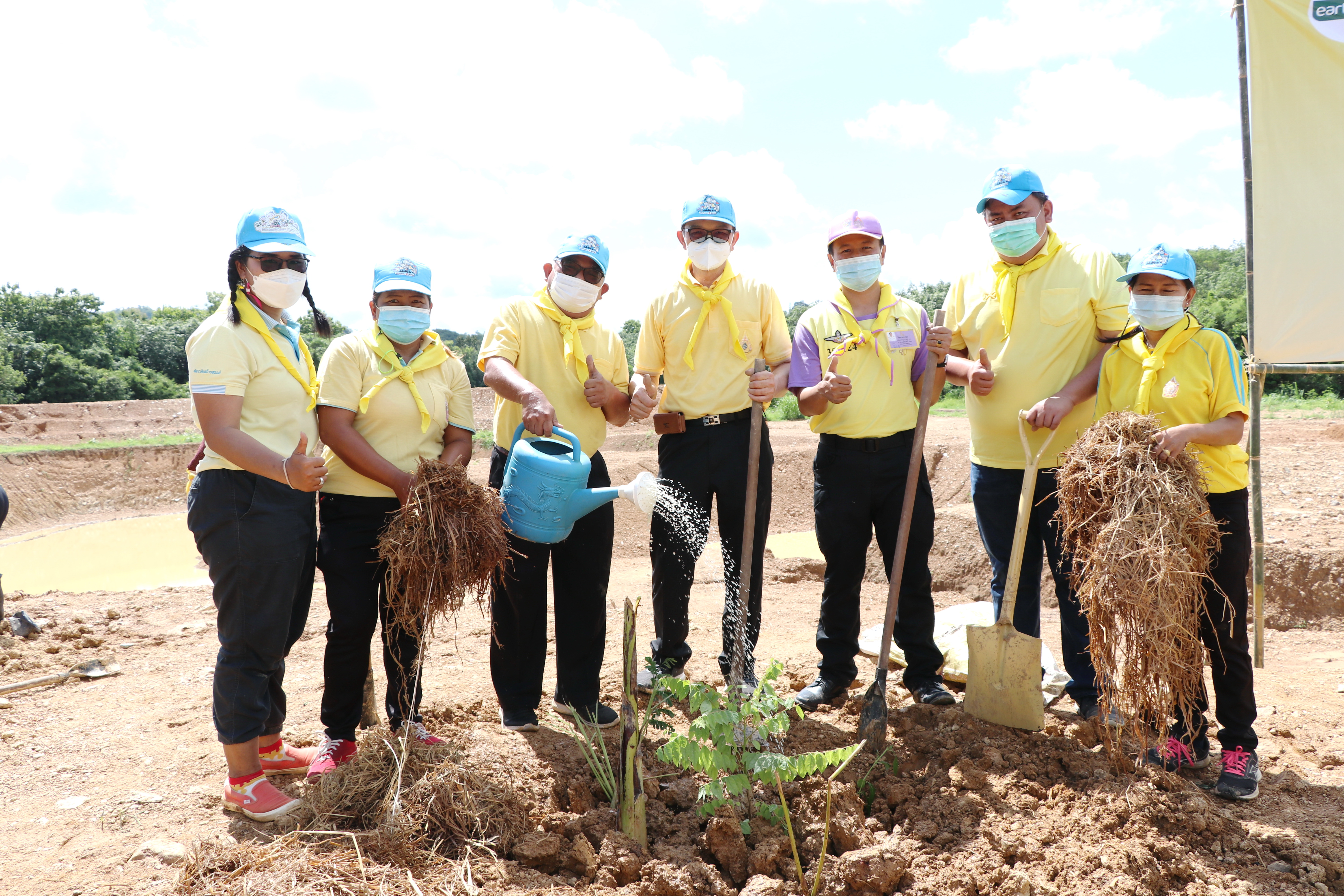 สุโขทัย Kick off “จิตอาสาพัฒนาชุมชนเอามื้อสามัคคี”ปลูกพืชสมุนไพร กระชาย ฟ้าทะลายโจร ขิง ข่า ตะไคร้ สู้ภัย COVID-19 สร้างความมั่นคงทางด้านอาหาร บนพื้นที่แปลง CLM โคก หนอง นา พช. เฉลิมพระเกียรติเนื่องในโอกาสมหามงคลเฉลิมพระชนมพรรษา พระบาทสมเด็จพระปรเมนทรรามาธิบดีศรีสินทรมหาวชิราลงกรณ พระวชิรเกล้าเจ้าอยู่หัว