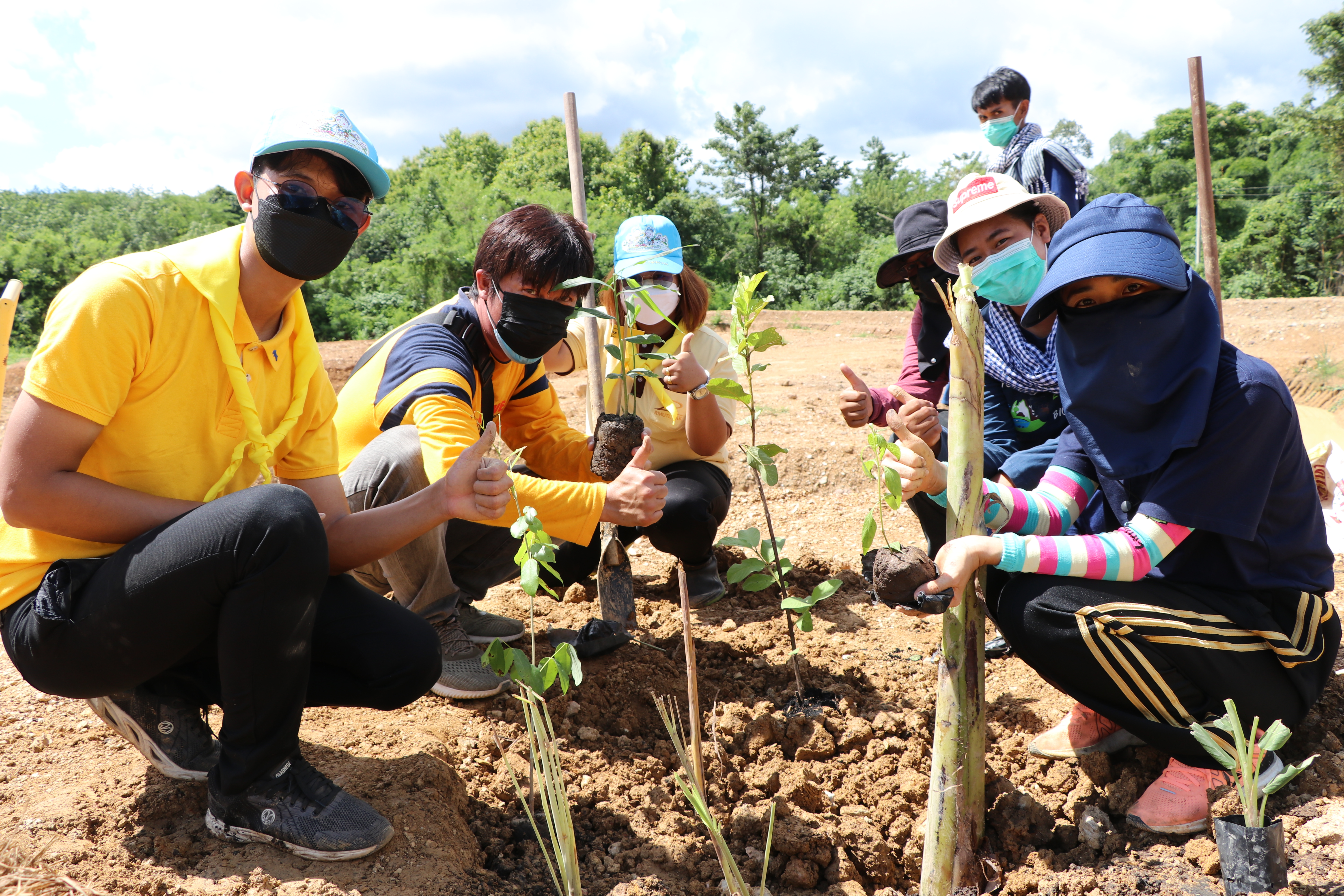 สุโขทัย Kick off “จิตอาสาพัฒนาชุมชนเอามื้อสามัคคี”ปลูกพืชสมุนไพร กระชาย ฟ้าทะลายโจร ขิง ข่า ตะไคร้ สู้ภัย COVID-19 สร้างความมั่นคงทางด้านอาหาร บนพื้นที่แปลง CLM โคก หนอง นา พช. เฉลิมพระเกียรติเนื่องในโอกาสมหามงคลเฉลิมพระชนมพรรษา พระบาทสมเด็จพระปรเมนทรรามาธิบดีศรีสินทรมหาวชิราลงกรณ พระวชิรเกล้าเจ้าอยู่หัว