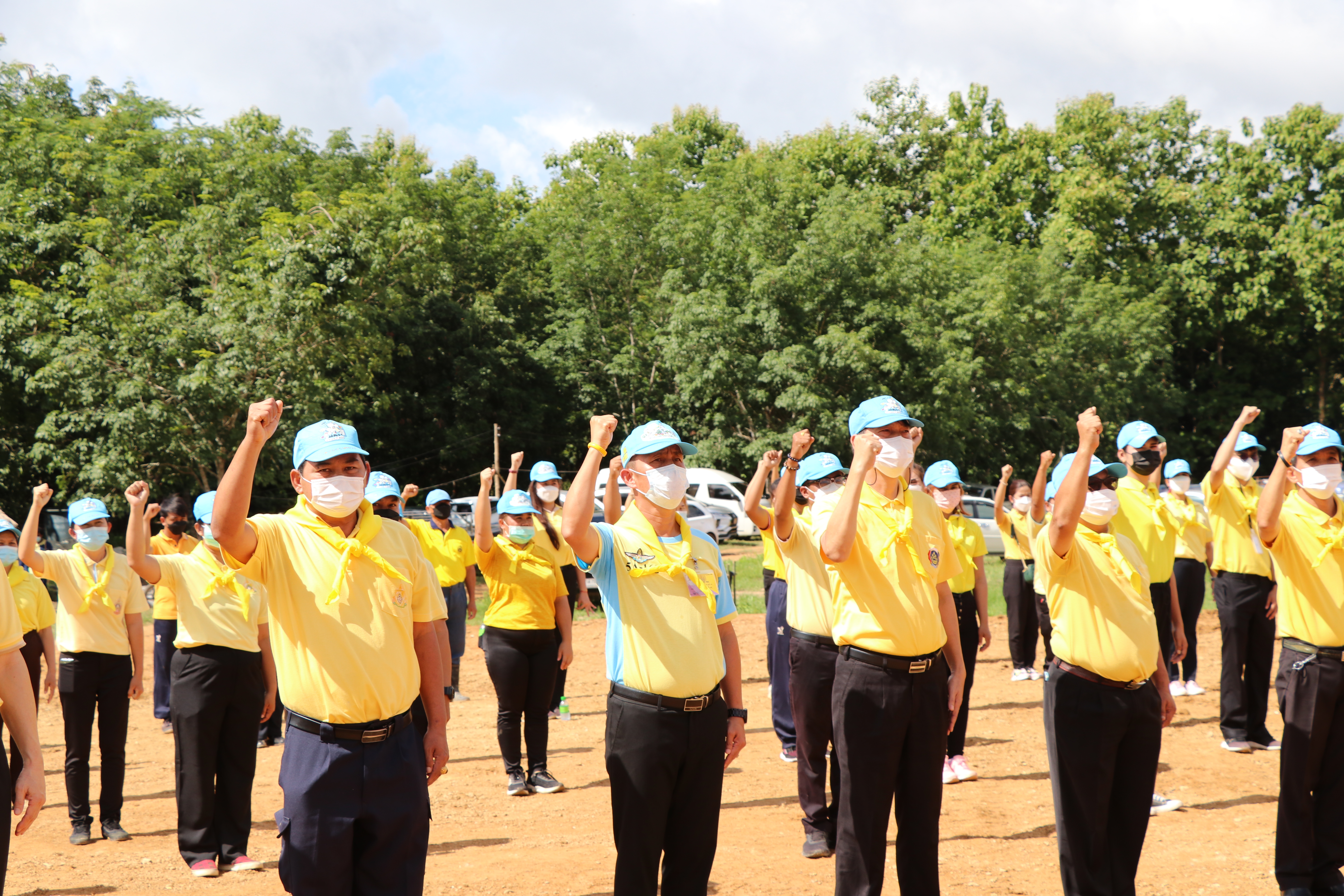 สุโขทัย Kick off “จิตอาสาพัฒนาชุมชนเอามื้อสามัคคี”ปลูกพืชสมุนไพร กระชาย ฟ้าทะลายโจร ขิง ข่า ตะไคร้ สู้ภัย COVID-19 สร้างความมั่นคงทางด้านอาหาร บนพื้นที่แปลง CLM โคก หนอง นา พช. เฉลิมพระเกียรติเนื่องในโอกาสมหามงคลเฉลิมพระชนมพรรษา พระบาทสมเด็จพระปรเมนทรรามาธิบดีศรีสินทรมหาวชิราลงกรณ พระวชิรเกล้าเจ้าอยู่หัว