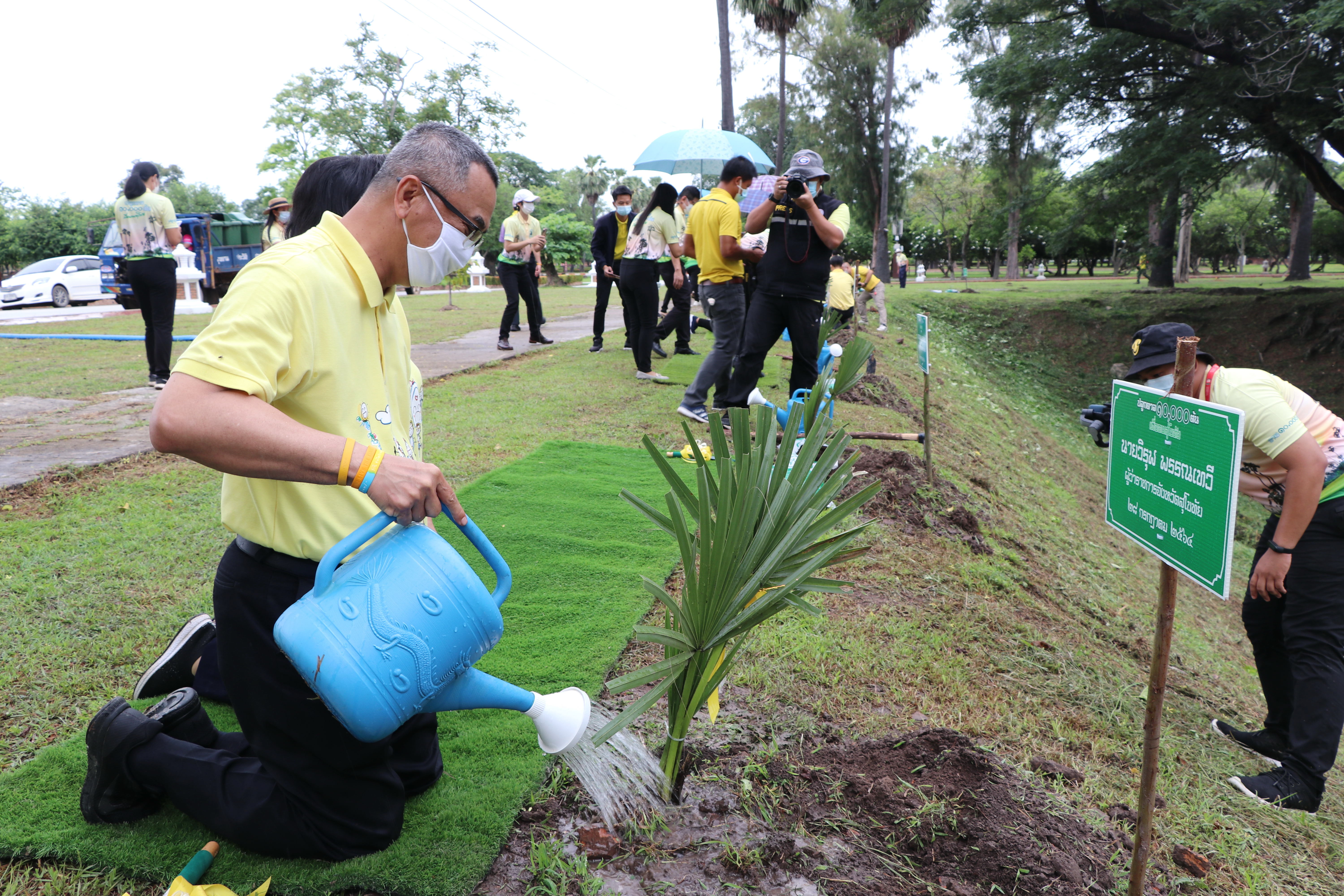 พ่อเมืองสุโขทัย นำร่องปลูกตาลต้นที่ 1 “ปลูกตาล 10,000 ต้น เพื่อคนสุโขทัย” เฉลิมพระเกียรติเนื่องในโอกาสมหามงคลเฉลิมพระเกียรติพระชนมพรรษาพระบาทสมเด็จพระปรเมนทรรามาธิบดีศรีสินทรมหาวชิราลงกรณ พระวชิรเกล้าเจ้าอยู่หัว ณ ดงตาล อุทยานประวัติศาสตร์สุโขทัย อำเภอเมืองสุโขทัย จังหวัดสุโขทัย