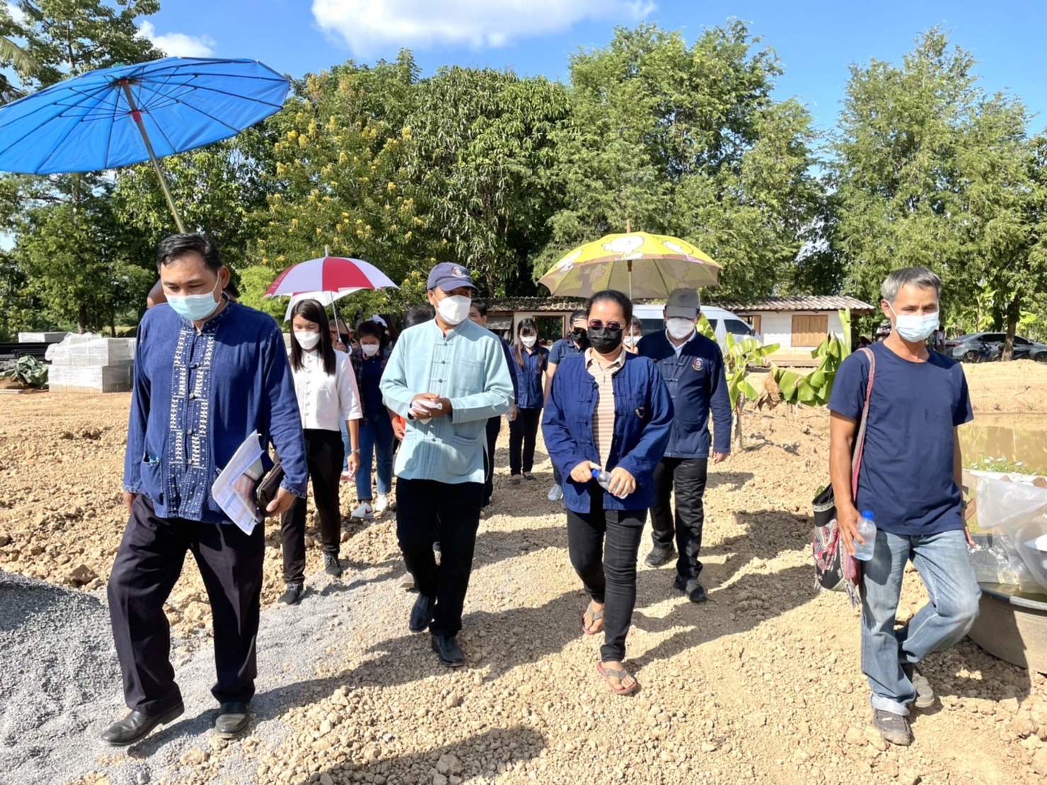 ผู้ตรวจราชการกรมการพัฒนาชุมชน ลุยพื้นที่ โคก หนอง นา พช. สุโขทัย ติดตาม ตรวจเยี่ยมพื้นที่แปลงเป้าหมายฯ ร่วมขับเคลื่อนกิจกรรมสร้างความมั่นคง มั่งคั่ง และยั่งยืน ให้พี่น้องประชาชนชาวสุโขทัย