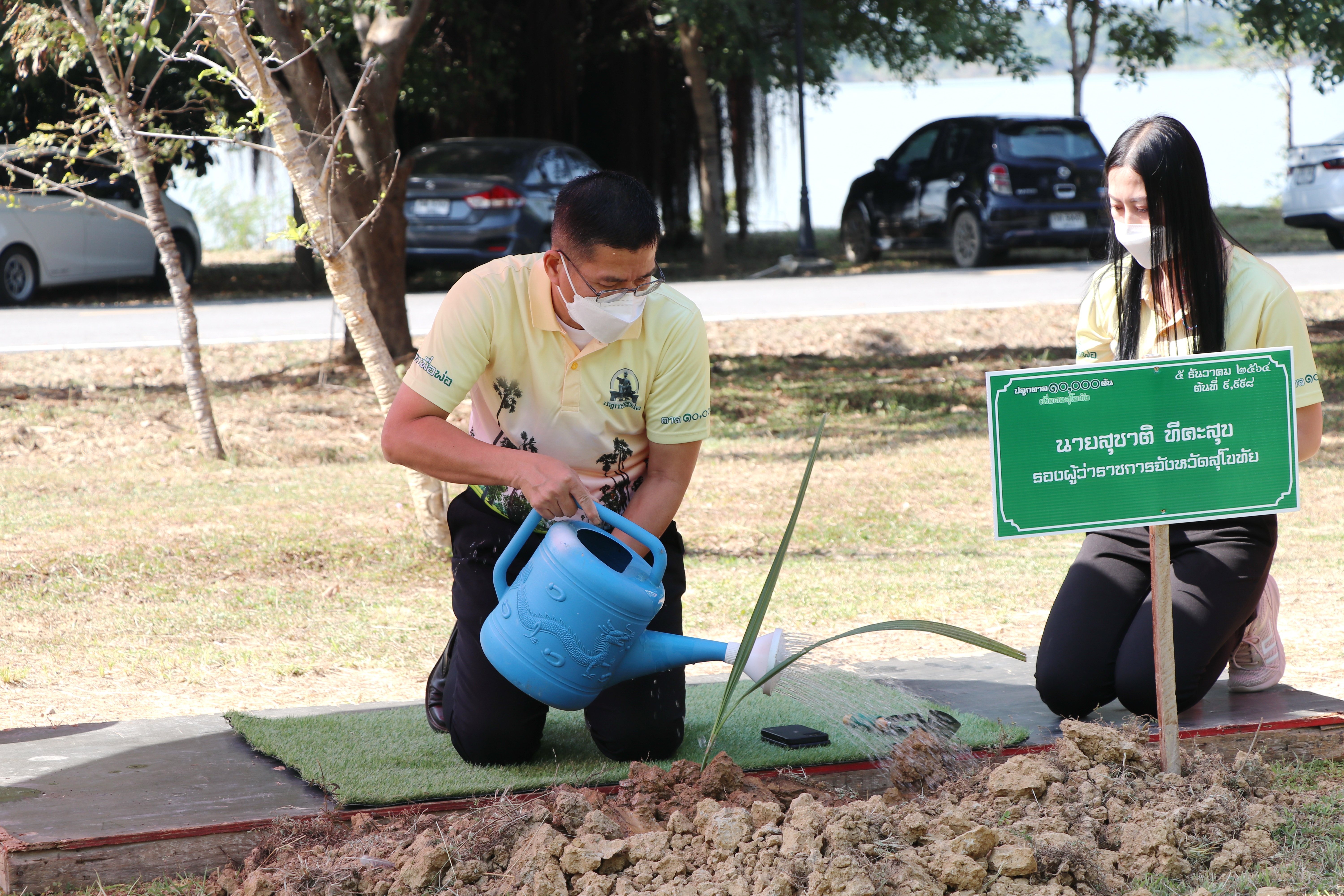 พ่อเมืองสุโขทัย นำทัพ ปลูกตาลต้นที่ 10,000 ปลูกเพื่อพ่อ “ปลูกตาล 10,000 ต้น เพื่อคนสุโขทัย” เนื่องในวันคล้ายวันพระราชสมภพ พระบาทสมเด็จพระบรมชนกาธิเบศร มหาภูมิพลอดุลยเดชมหาราช บรมนาถบพิตร ซึ่งเป็นวันชาติ วันพ่อแห่งชาติ และวันดินโลก (World Soil Day) ณ เกาะกลางรูปหัวใจทุ่งทะเลหลวง อำเภอเมืองสุโขทัย จังหวัดสุโขทัย
