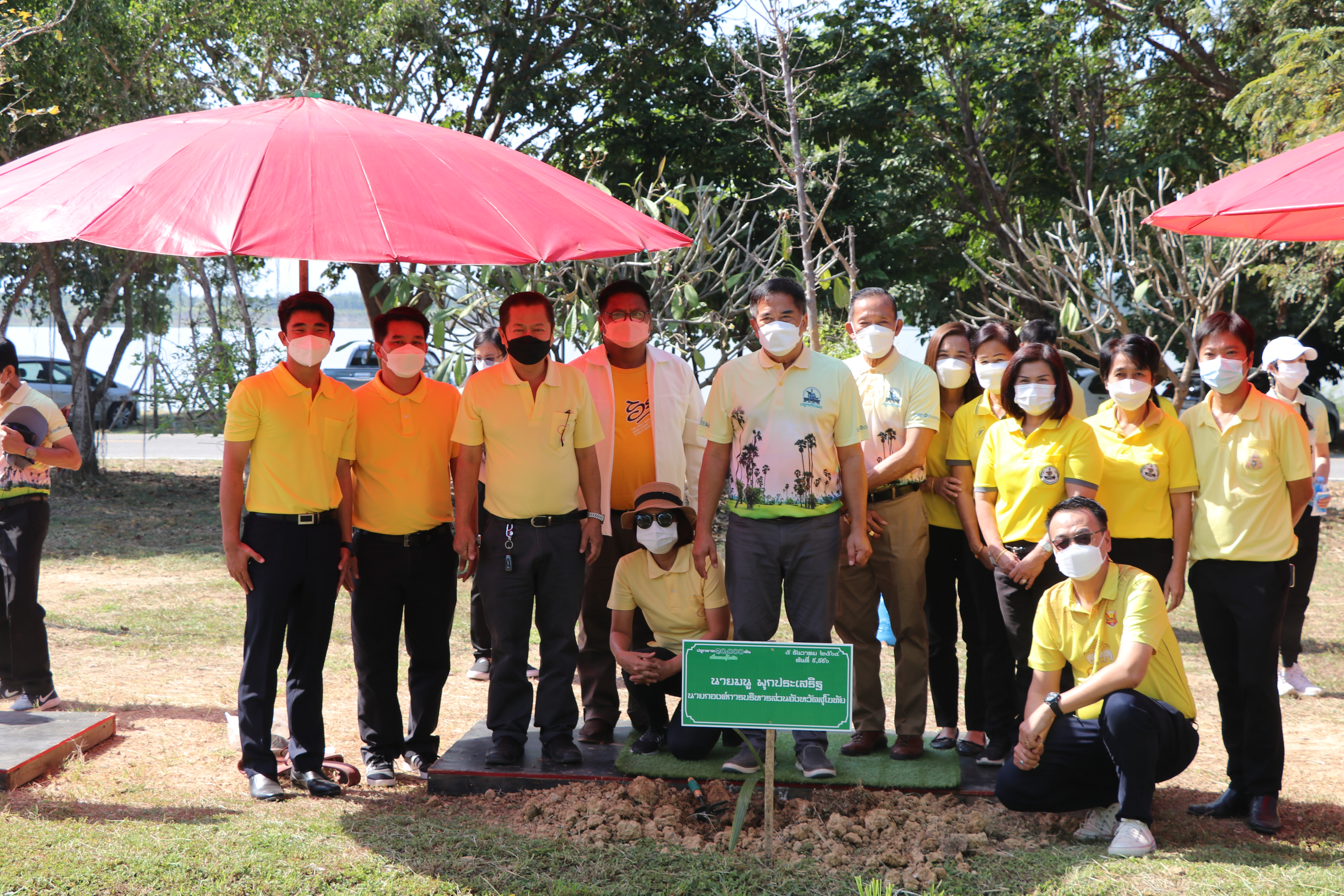 พ่อเมืองสุโขทัย นำทัพ ปลูกตาลต้นที่ 10,000 ปลูกเพื่อพ่อ “ปลูกตาล 10,000 ต้น เพื่อคนสุโขทัย” เนื่องในวันคล้ายวันพระราชสมภพ พระบาทสมเด็จพระบรมชนกาธิเบศร มหาภูมิพลอดุลยเดชมหาราช บรมนาถบพิตร ซึ่งเป็นวันชาติ วันพ่อแห่งชาติ และวันดินโลก (World Soil Day) ณ เกาะกลางรูปหัวใจทุ่งทะเลหลวง อำเภอเมืองสุโขทัย จังหวัดสุโขทัย