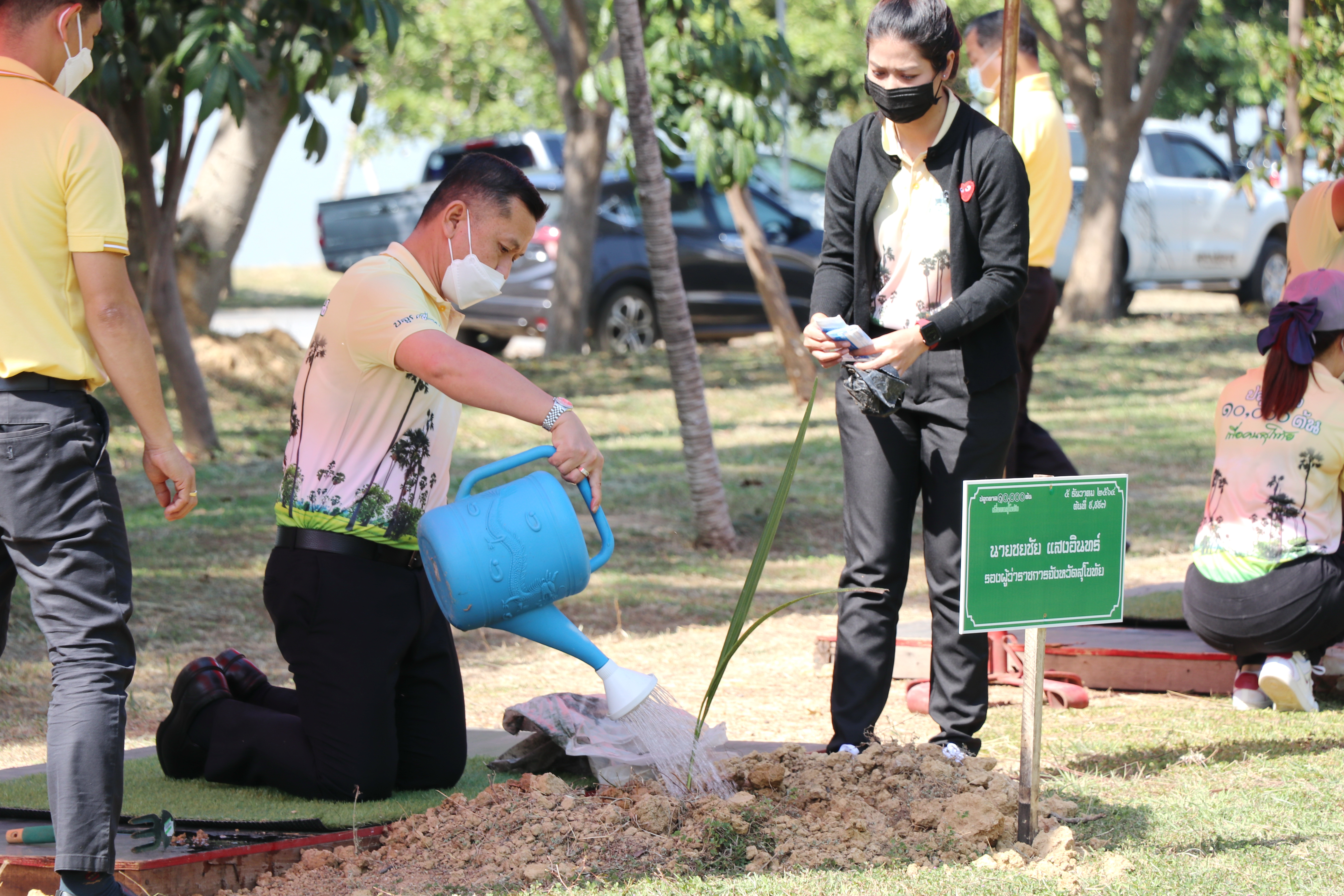 พ่อเมืองสุโขทัย นำทัพ ปลูกตาลต้นที่ 10,000 ปลูกเพื่อพ่อ “ปลูกตาล 10,000 ต้น เพื่อคนสุโขทัย” เนื่องในวันคล้ายวันพระราชสมภพ พระบาทสมเด็จพระบรมชนกาธิเบศร มหาภูมิพลอดุลยเดชมหาราช บรมนาถบพิตร ซึ่งเป็นวันชาติ วันพ่อแห่งชาติ และวันดินโลก (World Soil Day) ณ เกาะกลางรูปหัวใจทุ่งทะเลหลวง อำเภอเมืองสุโขทัย จังหวัดสุโขทัย
