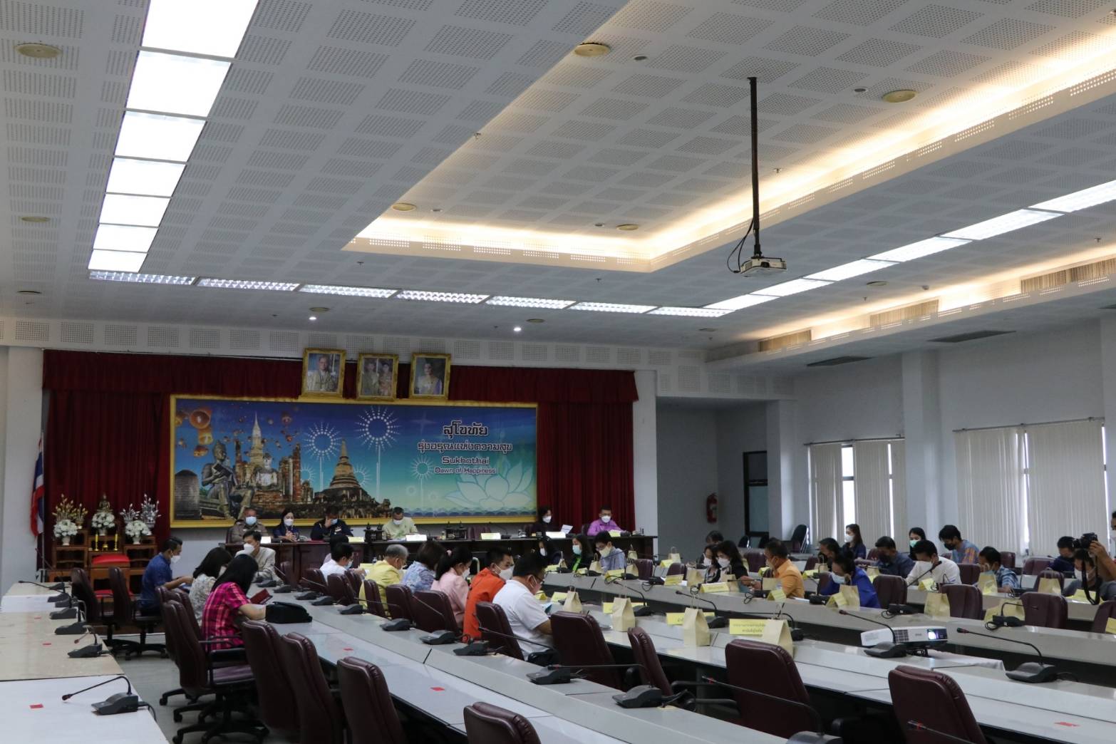 สุโขทัย ระดมสรรพกำลัง ขับเคลื่อนการขจัดความยากจนและพัฒนาคนทุกช่วงวัยอย่างยั่งยืนตามหลักปรัชญาของเศรษฐกิจพอเพียง เพื่อสร้างคุณภาพชีวิตที่ดีให้กับพี่น้องประชาชนชาวจังหวัดสุโขทัย