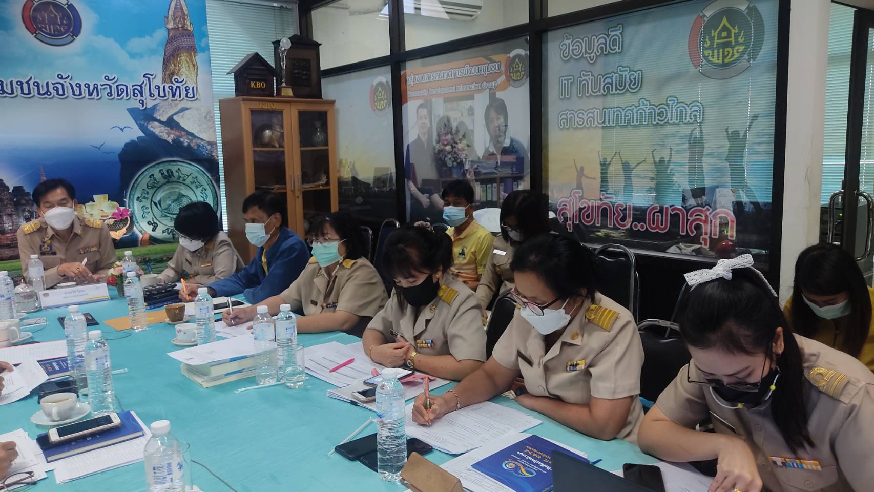 “พช.สุโขทัย ประชุมพัฒนาการอำเภอ วางแผนการขับเคลื่อนภารกิจงานนโยบายรัฐบาล ภารกิจงานกรมการพัฒนาชุมชน และภารกิจงานจังหวัดสุโขทัย ครั้งที่ 1/2565 ให้ประสบผลสำเร็จตามเป้าหมาย”