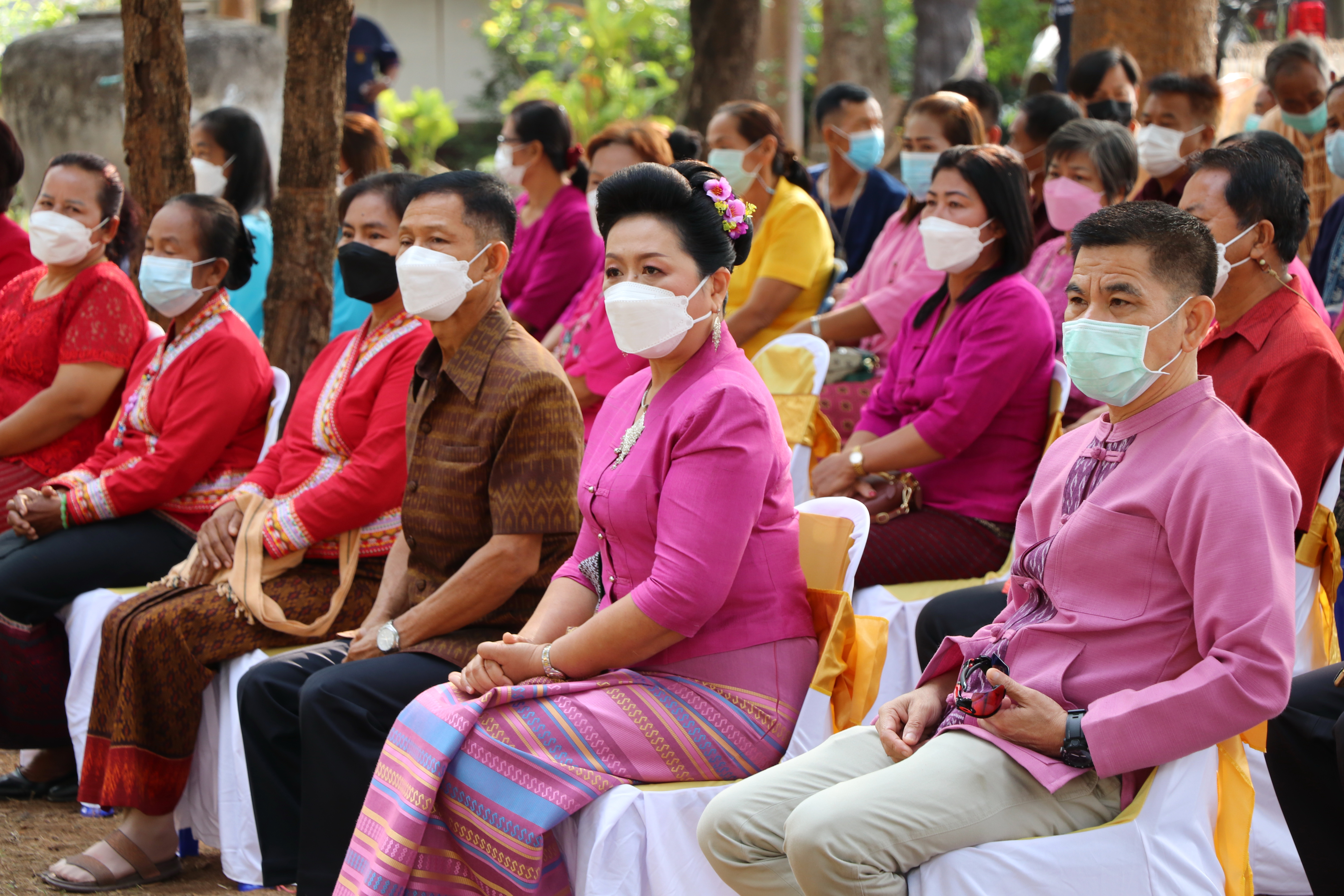 จังหวัดสุโขทัย ทำ 1 ต้องได้มากกว่า 1 งดงาม วิจิตรตระการตาผ้าไทย ขับเคลื่อนโครงการส่งเสริมการสวมใส่ผ้าไทย น้อมนำพระดำริของสมเด็จพระเจ้าลูกเธอเจ้าฟ้าสิริวัณณวรี นารีรัตนราชกัญญา ที่พระราชทานแก่วงการผ้าไทย “ผ้าไทยใส่ให้สนุก”บูรณาการอำเภอบ้านด่านลานหอย จังหวัดสุโขทัย สวมใส่ผ้าไทยประชาสัมพันธ์แหล่งท่องเที่ยวจังหวัด ต้อนรับการเปิดเมือง สนองนโยบายรัฐบาล