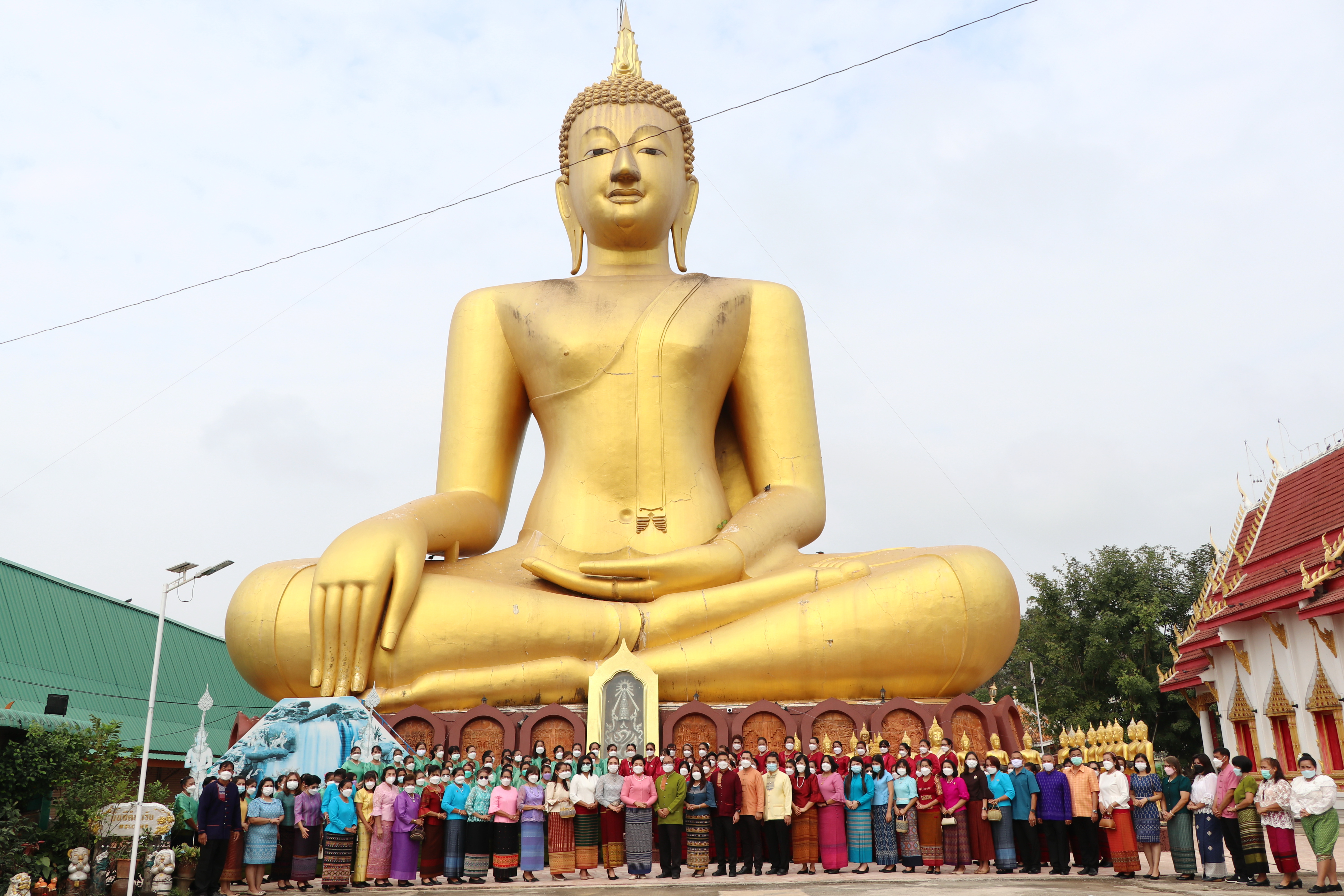 จังหวัดสุโขทัย ทำ 1 ต้องได้มากกว่า 1 งดงาม วิจิตรตระการตาผ้าไทย ขับเคลื่อนโครงการส่งเสริมการสวมใส่ผ้าไทย น้อมนำพระดำริของสมเด็จพระเจ้าลูกเธอเจ้าฟ้าสิริวัณณวรี นารีรัตนราชกัญญา ที่พระราชทานแก่วงการผ้าไทย “ผ้าไทยใส่ให้สนุก”บูรณาการอำเภอศรีสำโรง จังหวัดสุโขทัย สวมใส่ผ้าไทยประชาสัมพันธ์แหล่งท่องเที่ยวจังหวัด ต้อนรับการเปิดเมือง สนองนโยบายรัฐบาล