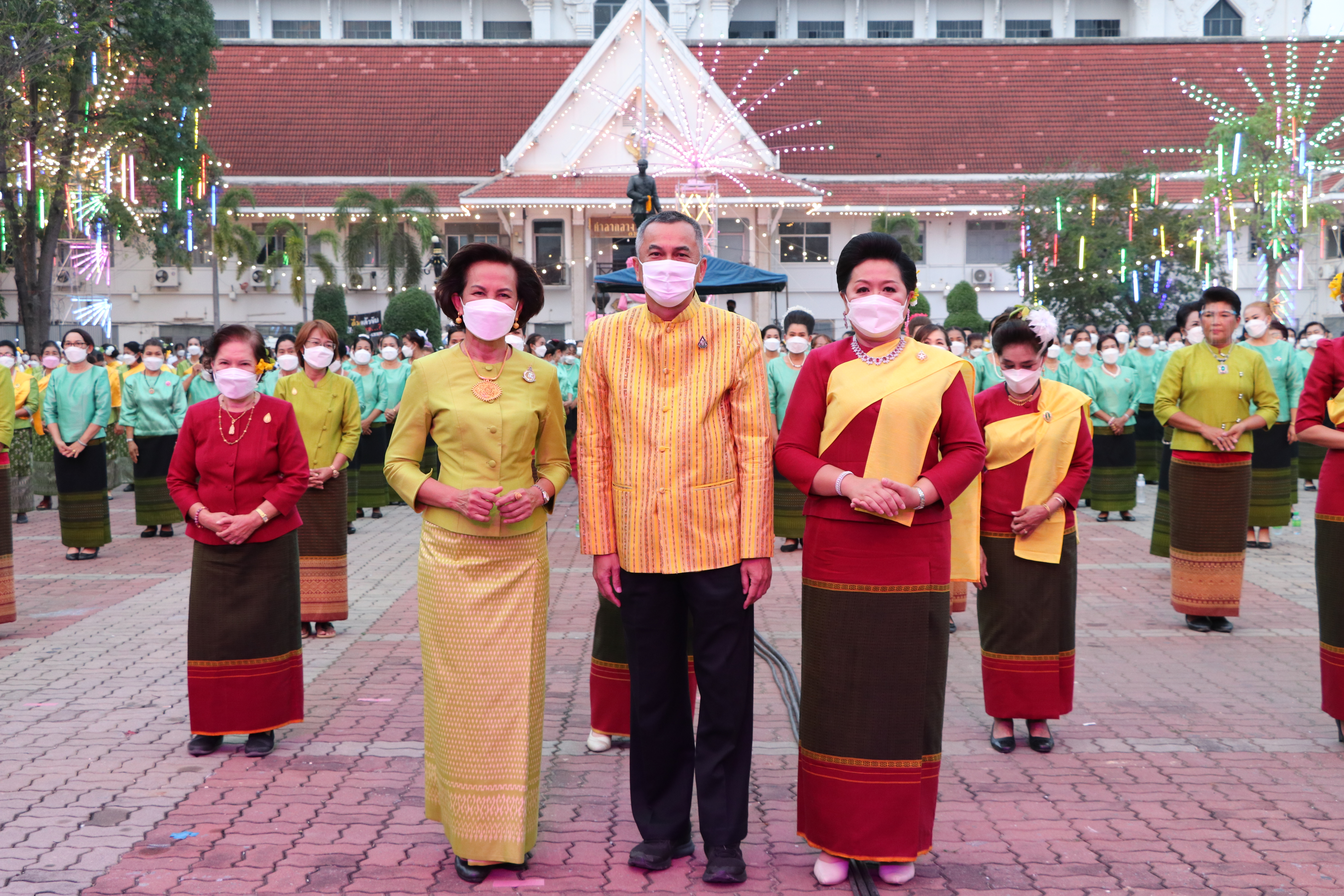 จังหวัดสุโขทัย ทำ 1 ต้องได้มากกว่า 1 จัดยิ่งใหญ่ อลังการ ตระการตา ขบวนพลังสตรี สวมใส่ผ้าไทย รวมใจรำสักการะพระแม่ย่า เปิดงานสักการะพระแม่ย่า ประจำปี 2565 จังหวัดสุโขทัย