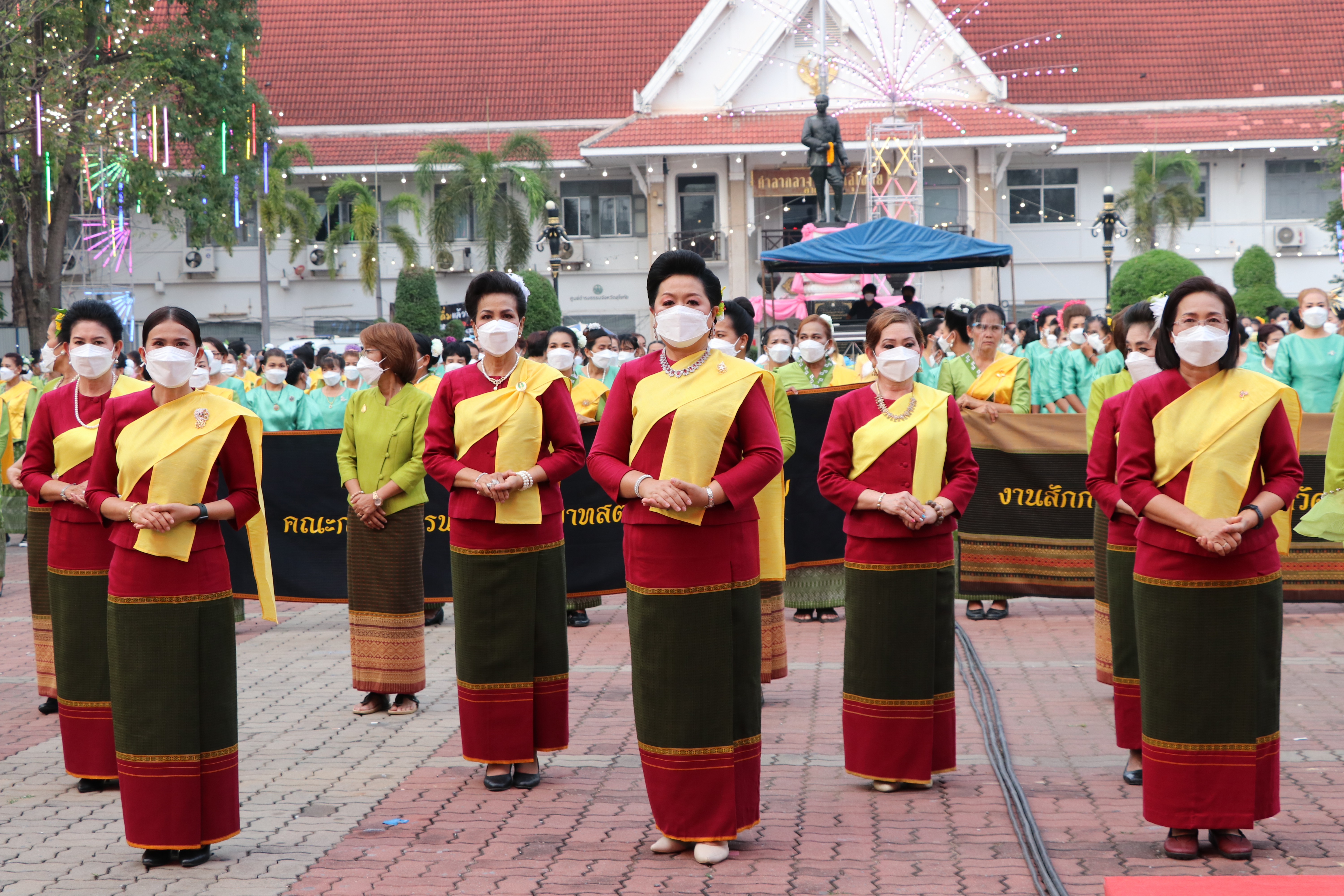 จังหวัดสุโขทัย ทำ 1 ต้องได้มากกว่า 1 จัดยิ่งใหญ่ อลังการ ตระการตา ขบวนพลังสตรี สวมใส่ผ้าไทย รวมใจรำสักการะพระแม่ย่า เปิดงานสักการะพระแม่ย่า ประจำปี 2565 จังหวัดสุโขทัย