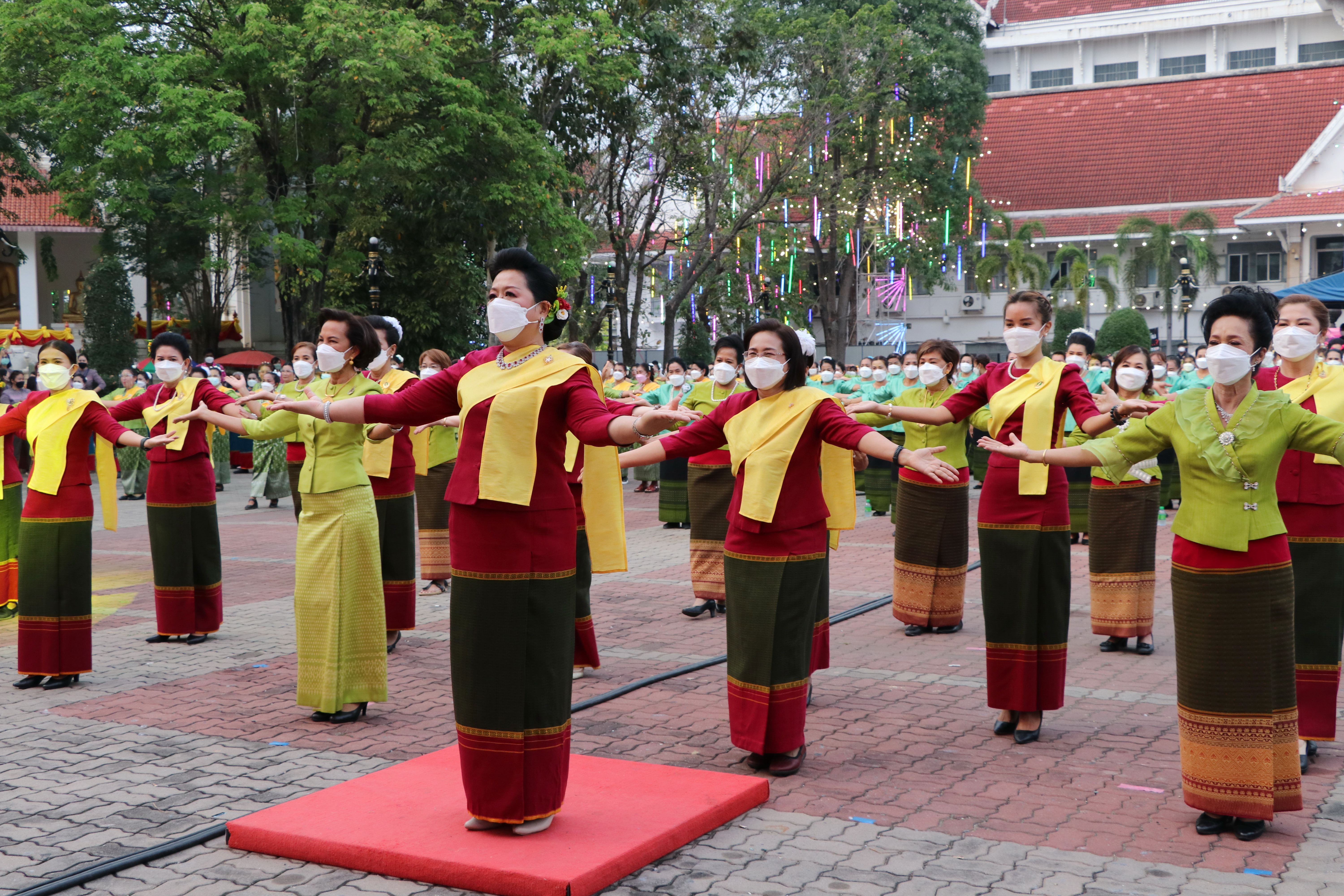 จังหวัดสุโขทัย ทำ 1 ต้องได้มากกว่า 1 จัดยิ่งใหญ่ อลังการ ตระการตา ขบวนพลังสตรี สวมใส่ผ้าไทย รวมใจรำสักการะพระแม่ย่า เปิดงานสักการะพระแม่ย่า ประจำปี 2565 จังหวัดสุโขทัย