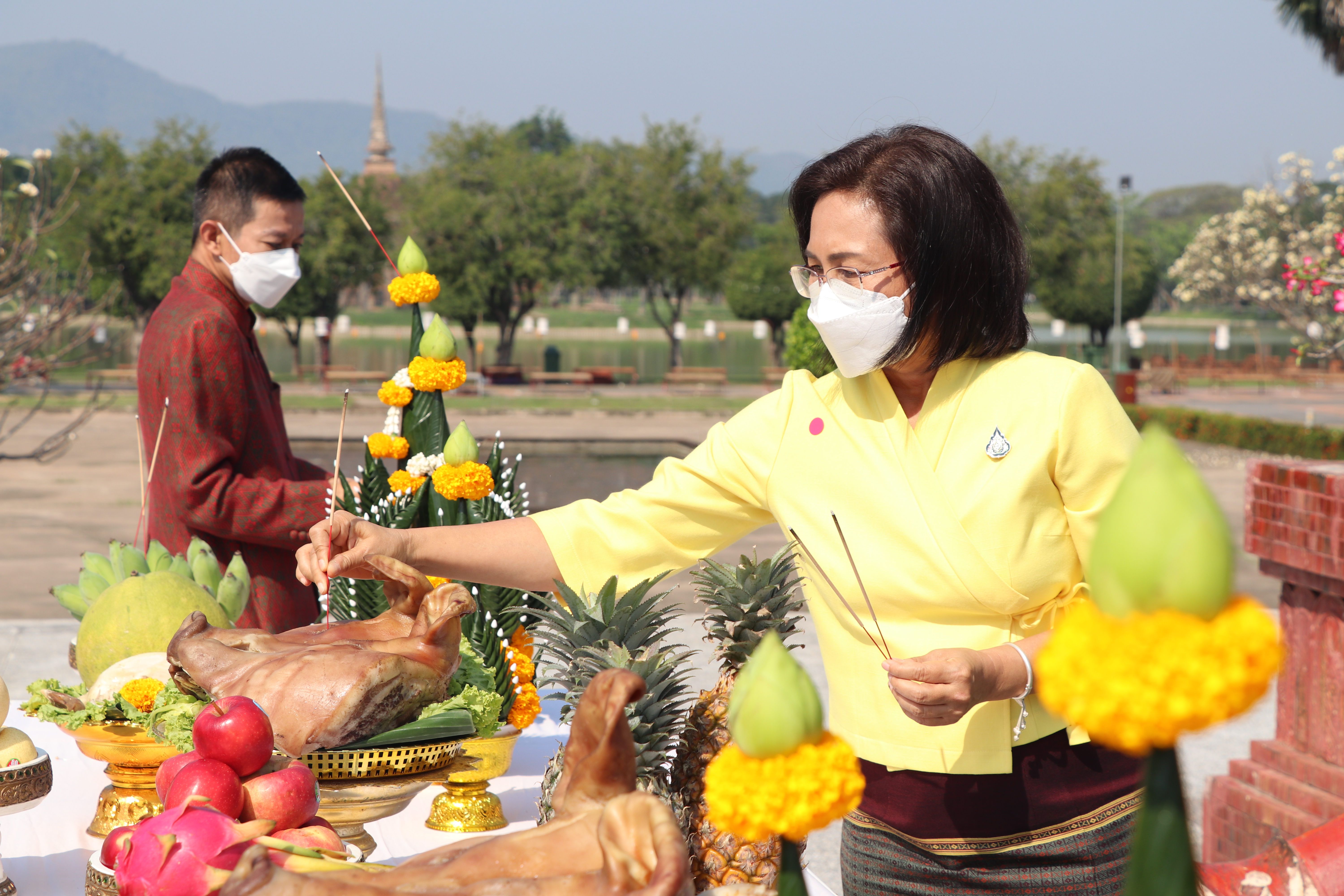 จังหวัดสุโขทัย ทำ 1 ต้องได้มากกว่า 1 จัดใหญ่ พิธีบวงสรวงสักการะองค์พระแม่ย่าเป็นปฐมฤกษ์ เพื่อความเป็นศิริมงกับพี่น้องชาวจังหวัดสุโขทัย เตรียมเปิดงานอย่างยิ่งใหญ่อลังการ งานสักการะพระแม่ย่า จังหวัดสุโขทัย ประจำปี 2565 รวม 10 วัน 10 คืน