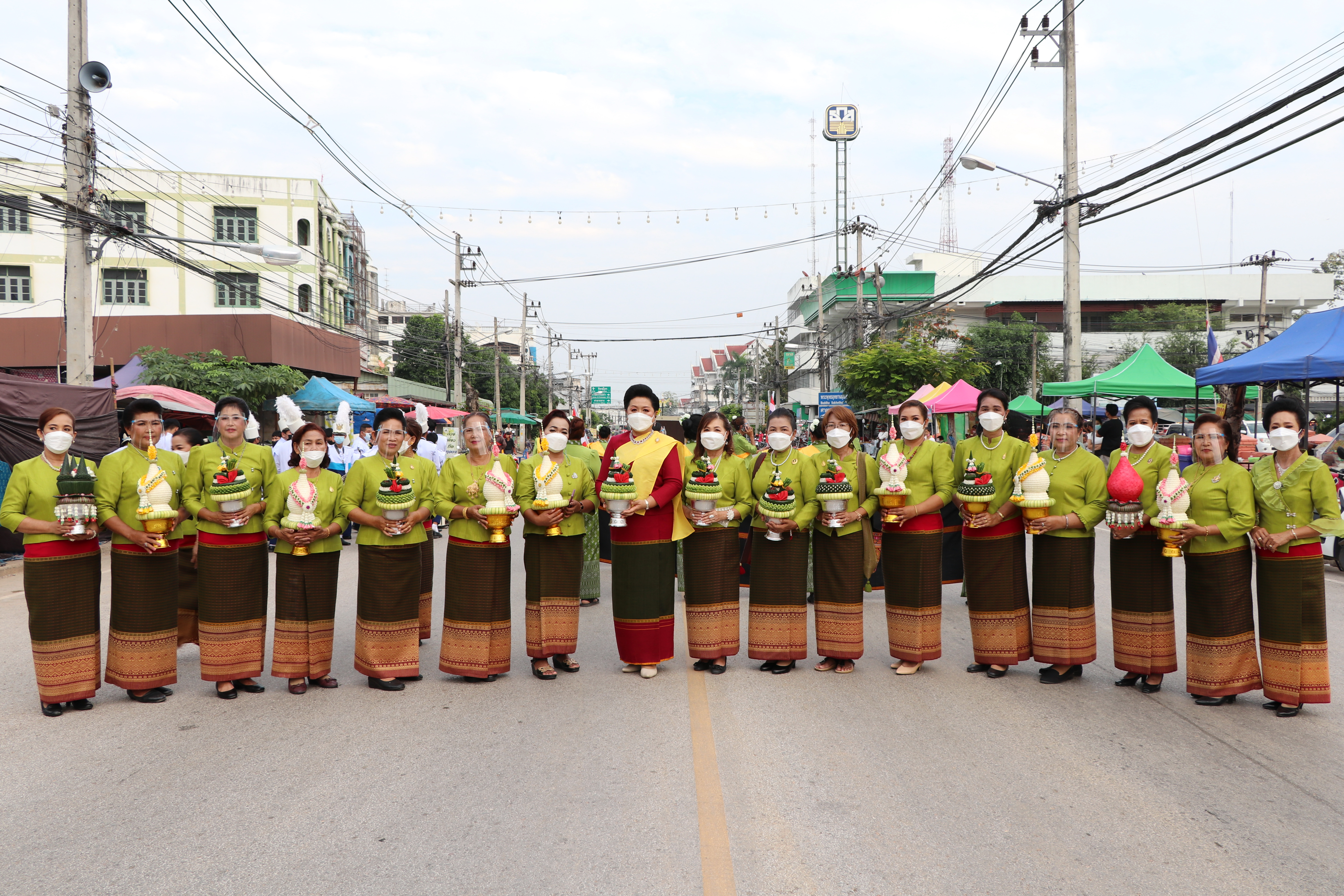จังหวัดสุโขทัย ทำ 1 ต้องได้มากกว่า 1 จัดยิ่งใหญ่ อลังการ ตระการตา ขบวนพลังสตรี สวมใส่ผ้าไทย รวมใจรำสักการะพระแม่ย่า เปิดงานสักการะพระแม่ย่า ประจำปี 2565 จังหวัดสุโขทัย