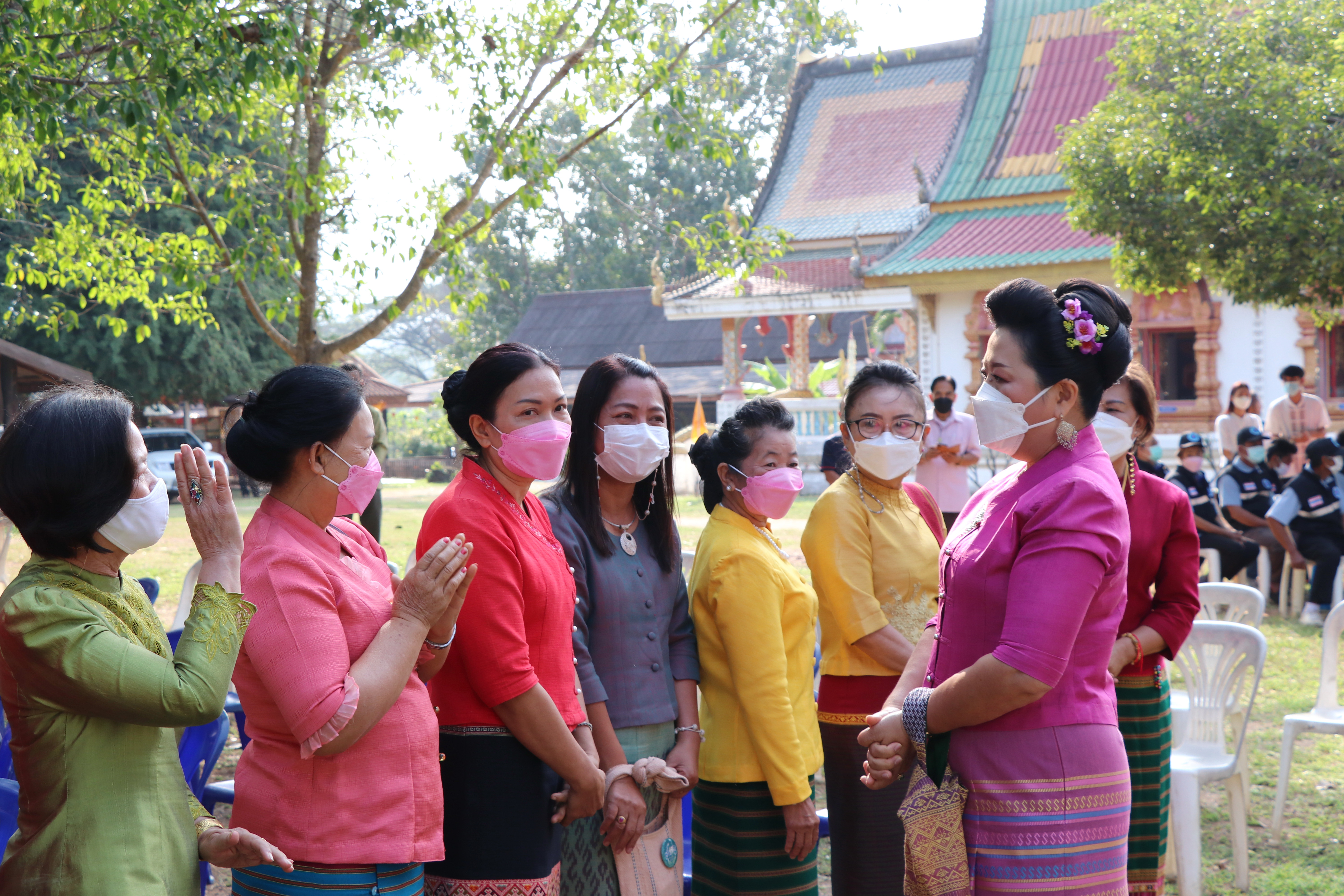 จังหวัดสุโขทัย ทำ 1 ต้องได้มากกว่า 1 งดงาม วิจิตรตระการตาผ้าไทย ขับเคลื่อนโครงการส่งเสริมการสวมใส่ผ้าไทย น้อมนำพระดำริของสมเด็จพระเจ้าลูกเธอเจ้าฟ้าสิริวัณณวรี นารีรัตนราชกัญญา ที่พระราชทานแก่วงการผ้าไทย “ผ้าไทยใส่ให้สนุก”บูรณาการอำเภอบ้านด่านลานหอย จังหวัดสุโขทัย สวมใส่ผ้าไทยประชาสัมพันธ์แหล่งท่องเที่ยวจังหวัด ต้อนรับการเปิดเมือง สนองนโยบายรัฐบาล