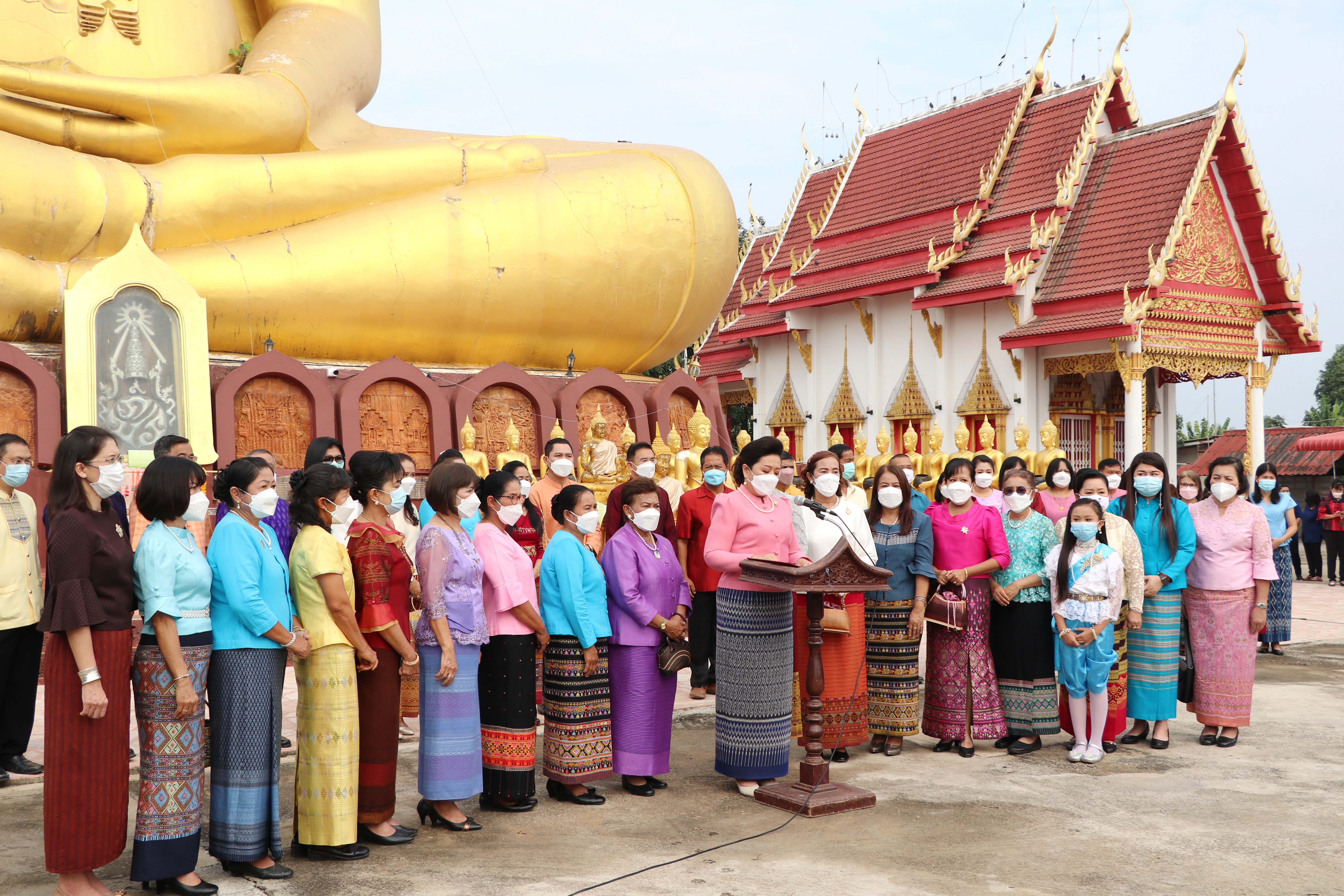 จังหวัดสุโขทัย ทำ 1 ต้องได้มากกว่า 1 งดงาม วิจิตรตระการตาผ้าไทย ขับเคลื่อนโครงการส่งเสริมการสวมใส่ผ้าไทย น้อมนำพระดำริของสมเด็จพระเจ้าลูกเธอเจ้าฟ้าสิริวัณณวรี นารีรัตนราชกัญญา ที่พระราชทานแก่วงการผ้าไทย “ผ้าไทยใส่ให้สนุก”บูรณาการอำเภอศรีสำโรง จังหวัดสุโขทัย สวมใส่ผ้าไทยประชาสัมพันธ์แหล่งท่องเที่ยวจังหวัด ต้อนรับการเปิดเมือง สนองนโยบายรัฐบาล