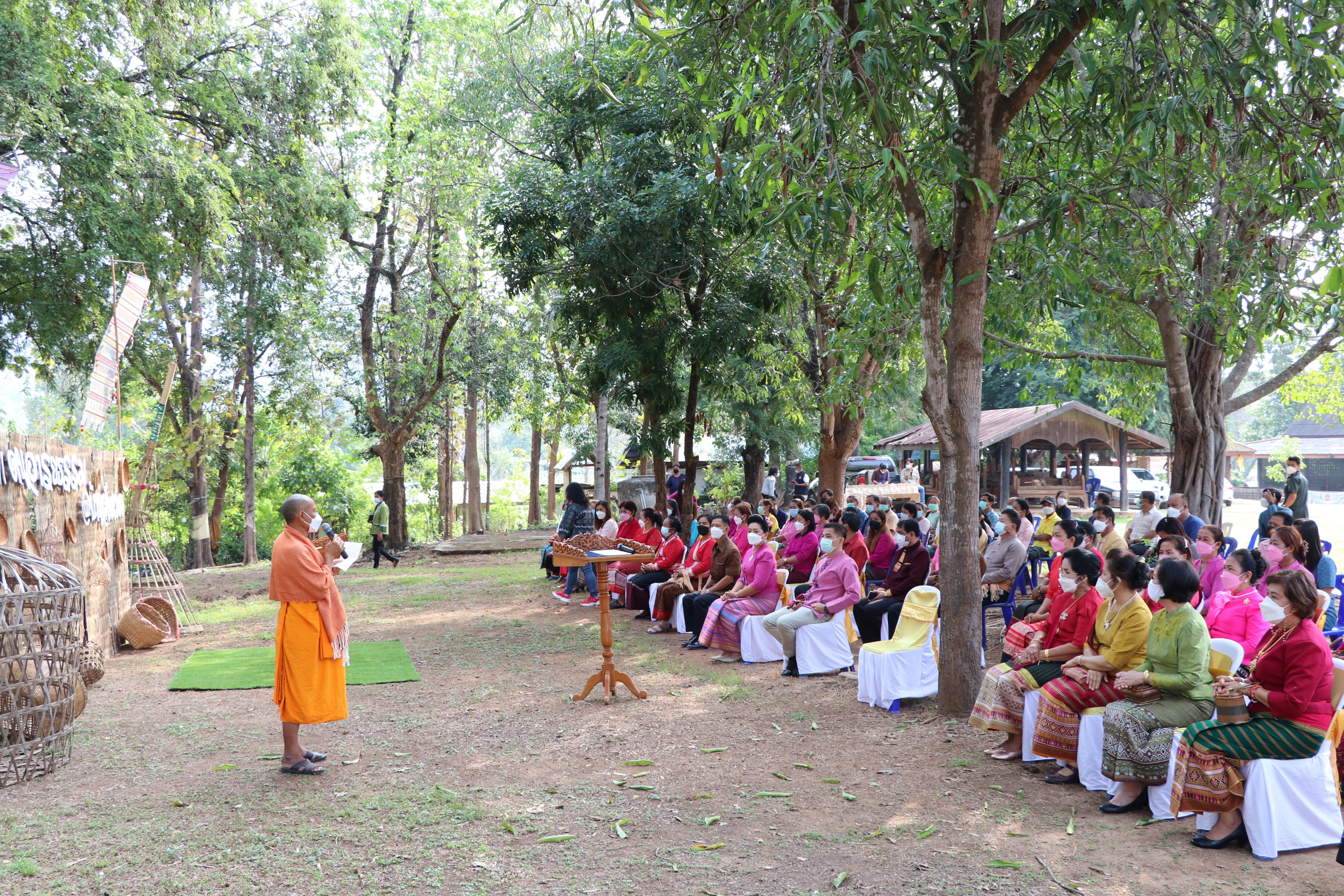 จังหวัดสุโขทัย ทำ 1 ต้องได้มากกว่า 1 งดงาม วิจิตรตระการตาผ้าไทย ขับเคลื่อนโครงการส่งเสริมการสวมใส่ผ้าไทย น้อมนำพระดำริของสมเด็จพระเจ้าลูกเธอเจ้าฟ้าสิริวัณณวรี นารีรัตนราชกัญญา ที่พระราชทานแก่วงการผ้าไทย “ผ้าไทยใส่ให้สนุก”บูรณาการอำเภอบ้านด่านลานหอย จังหวัดสุโขทัย สวมใส่ผ้าไทยประชาสัมพันธ์แหล่งท่องเที่ยวจังหวัด ต้อนรับการเปิดเมือง สนองนโยบายรัฐบาล
