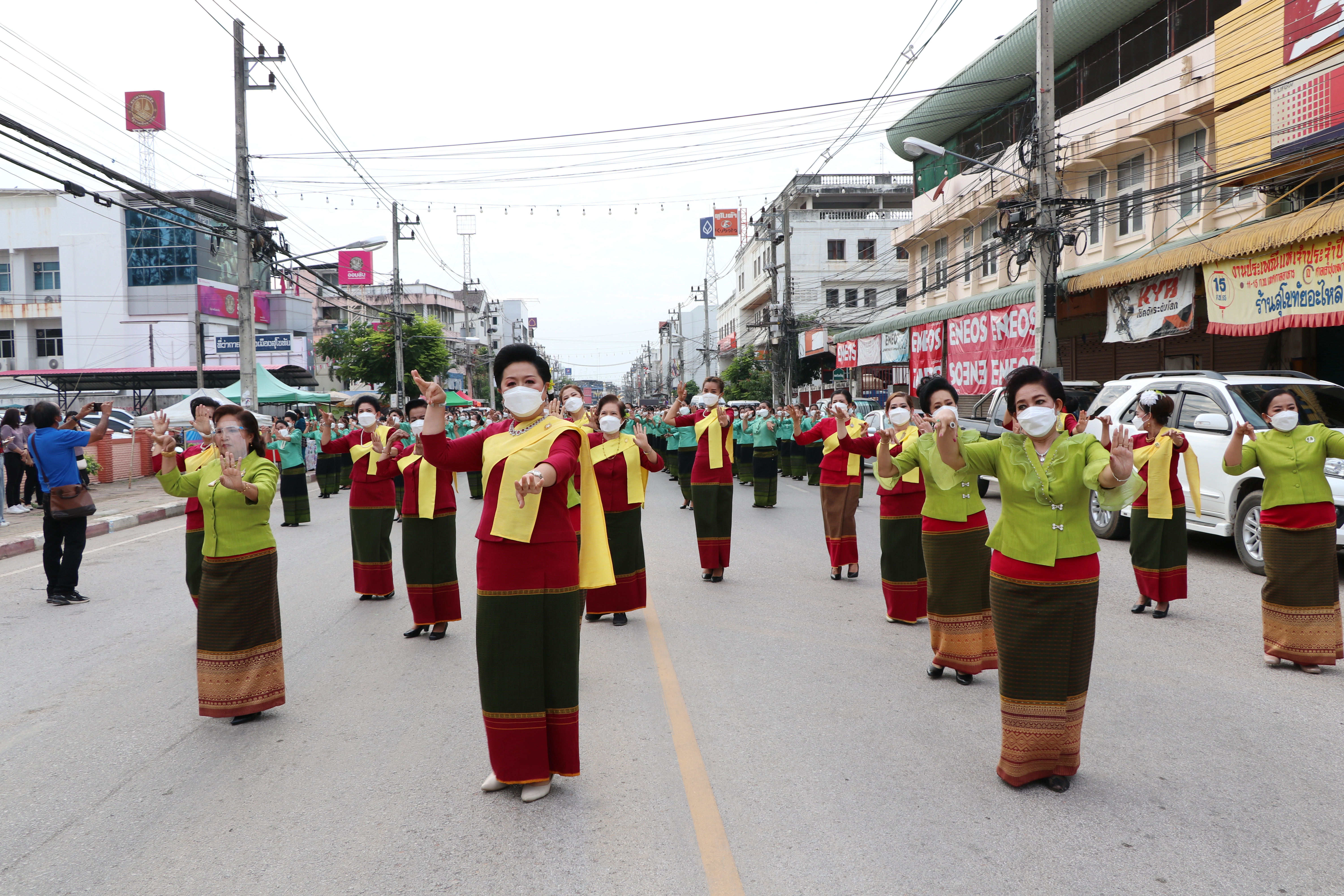 จังหวัดสุโขทัย ทำ 1 ต้องได้มากกว่า 1 จัดยิ่งใหญ่ อลังการ ตระการตา ขบวนพลังสตรี สวมใส่ผ้าไทย รวมใจรำสักการะพระแม่ย่า เปิดงานสักการะพระแม่ย่า ประจำปี 2565 จังหวัดสุโขทัย