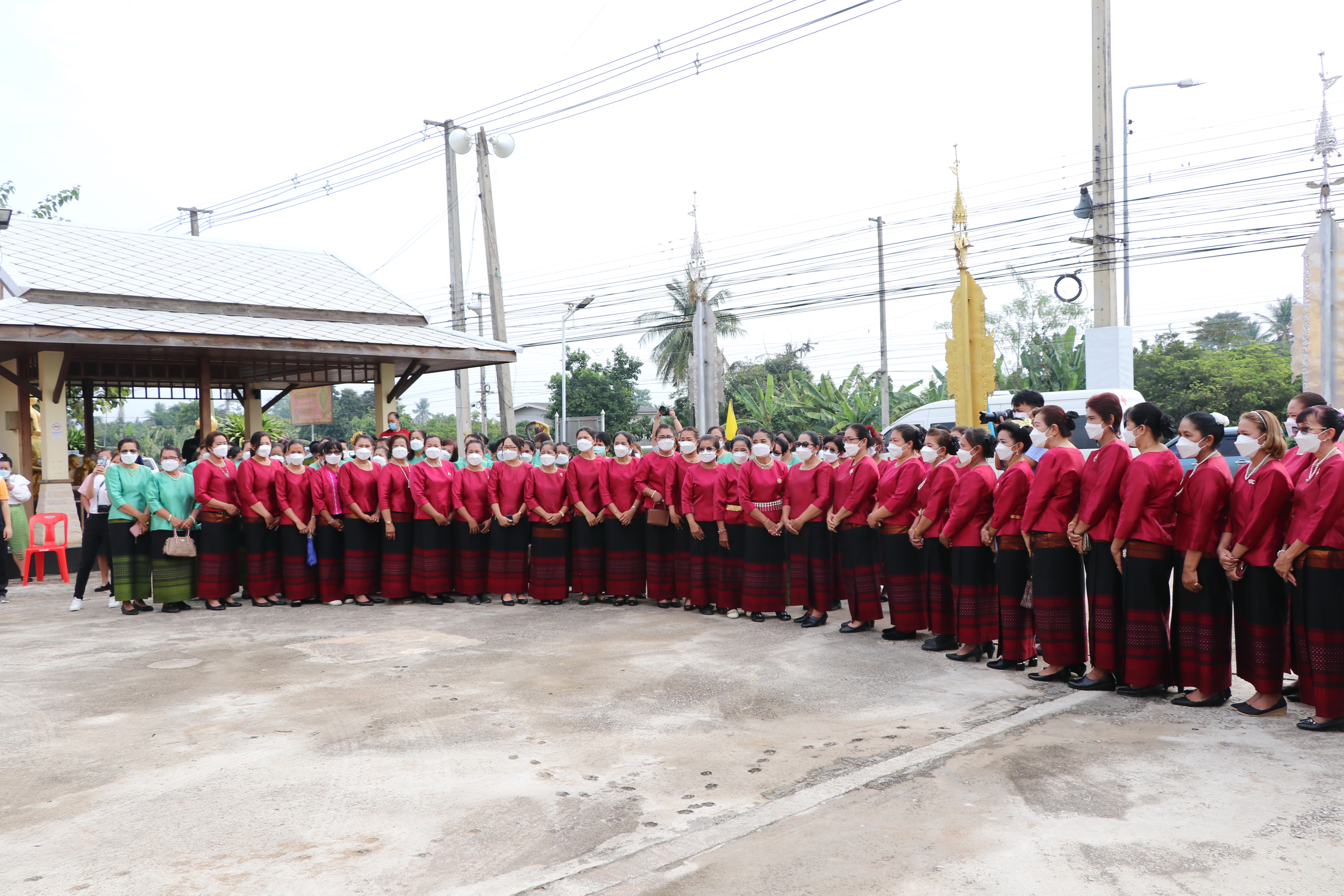 จังหวัดสุโขทัย ทำ 1 ต้องได้มากกว่า 1 งดงาม วิจิตรตระการตาผ้าไทย ขับเคลื่อนโครงการส่งเสริมการสวมใส่ผ้าไทย น้อมนำพระดำริของสมเด็จพระเจ้าลูกเธอเจ้าฟ้าสิริวัณณวรี นารีรัตนราชกัญญา ที่พระราชทานแก่วงการผ้าไทย “ผ้าไทยใส่ให้สนุก”บูรณาการอำเภอศรีสำโรง จังหวัดสุโขทัย สวมใส่ผ้าไทยประชาสัมพันธ์แหล่งท่องเที่ยวจังหวัด ต้อนรับการเปิดเมือง สนองนโยบายรัฐบาล