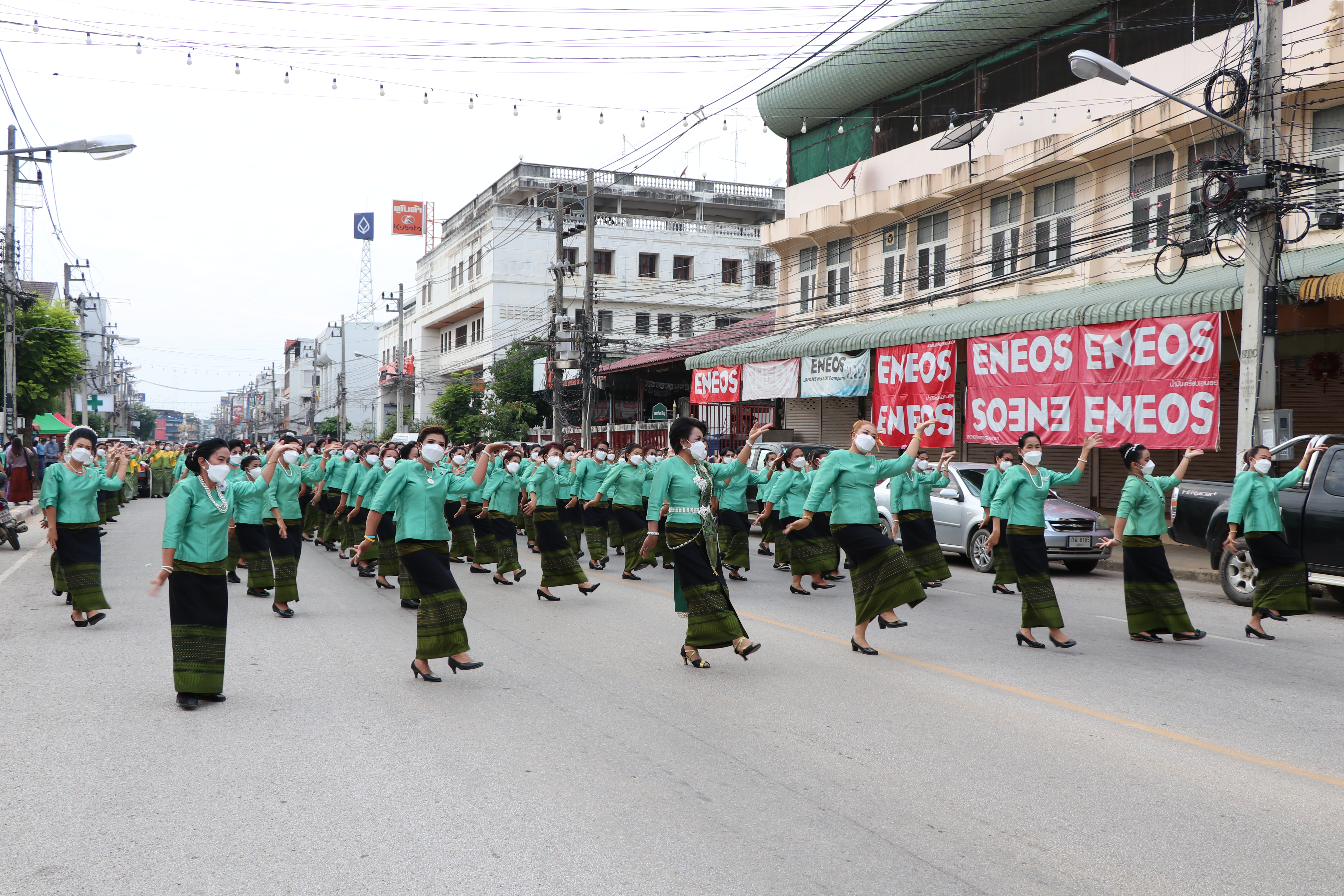 จังหวัดสุโขทัย ทำ 1 ต้องได้มากกว่า 1 จัดยิ่งใหญ่ อลังการ ตระการตา ขบวนพลังสตรี สวมใส่ผ้าไทย รวมใจรำสักการะพระแม่ย่า เปิดงานสักการะพระแม่ย่า ประจำปี 2565 จังหวัดสุโขทัย