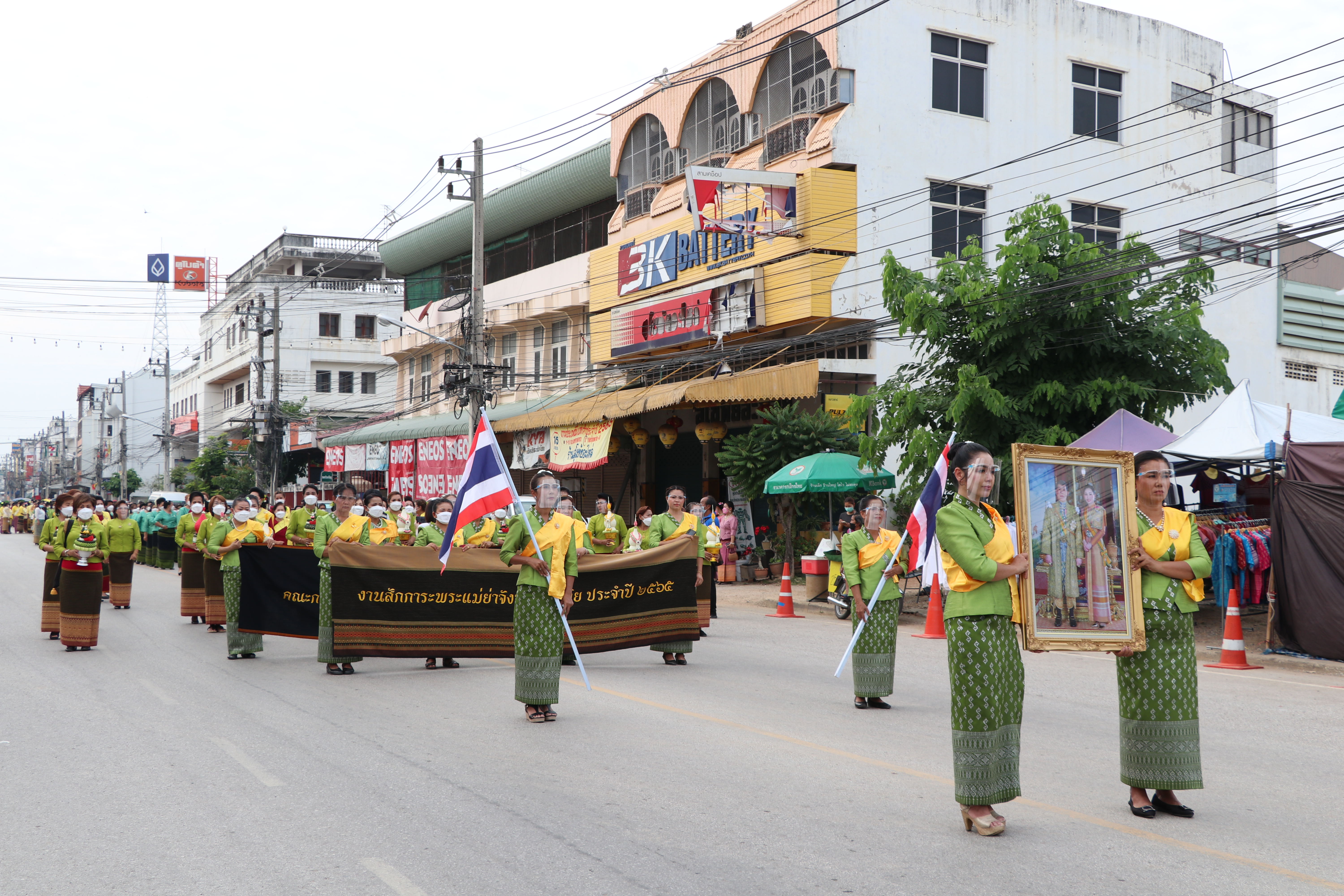 จังหวัดสุโขทัย ทำ 1 ต้องได้มากกว่า 1 จัดยิ่งใหญ่ อลังการ ตระการตา ขบวนพลังสตรี สวมใส่ผ้าไทย รวมใจรำสักการะพระแม่ย่า เปิดงานสักการะพระแม่ย่า ประจำปี 2565 จังหวัดสุโขทัย