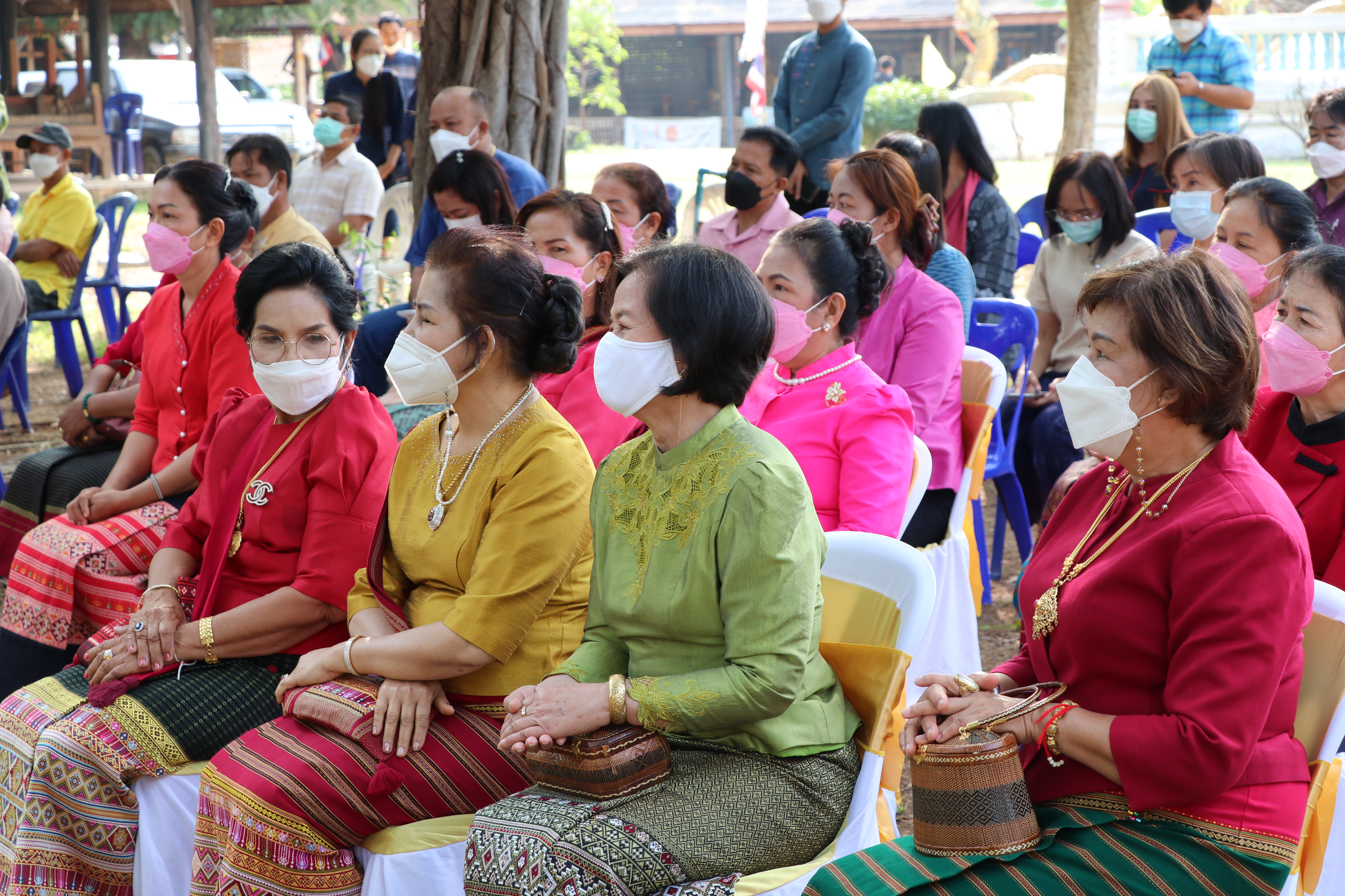 จังหวัดสุโขทัย ทำ 1 ต้องได้มากกว่า 1 งดงาม วิจิตรตระการตาผ้าไทย ขับเคลื่อนโครงการส่งเสริมการสวมใส่ผ้าไทย น้อมนำพระดำริของสมเด็จพระเจ้าลูกเธอเจ้าฟ้าสิริวัณณวรี นารีรัตนราชกัญญา ที่พระราชทานแก่วงการผ้าไทย “ผ้าไทยใส่ให้สนุก”บูรณาการอำเภอบ้านด่านลานหอย จังหวัดสุโขทัย สวมใส่ผ้าไทยประชาสัมพันธ์แหล่งท่องเที่ยวจังหวัด ต้อนรับการเปิดเมือง สนองนโยบายรัฐบาล