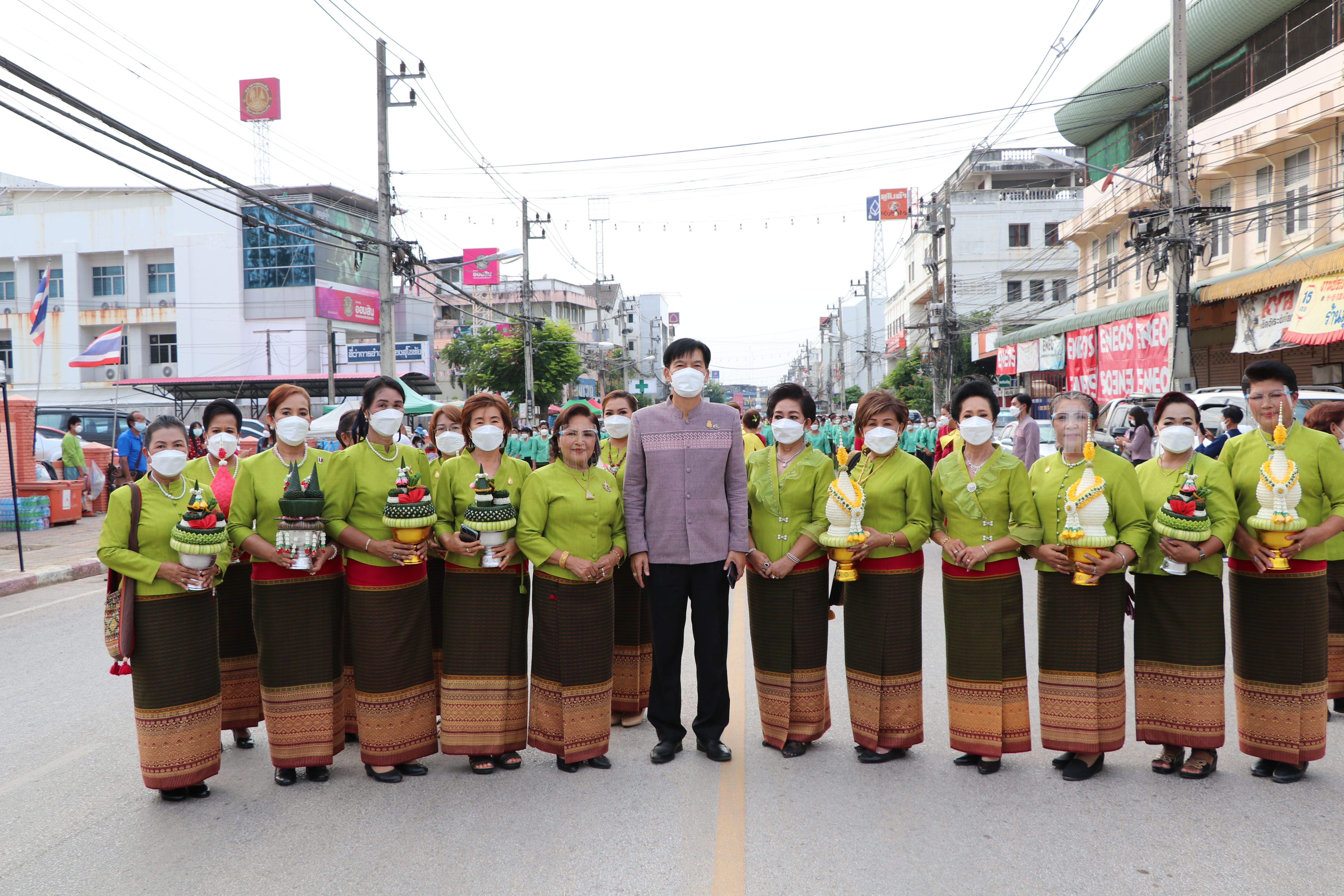 จังหวัดสุโขทัย ทำ 1 ต้องได้มากกว่า 1 จัดยิ่งใหญ่ อลังการ ตระการตา ขบวนพลังสตรี สวมใส่ผ้าไทย รวมใจรำสักการะพระแม่ย่า เปิดงานสักการะพระแม่ย่า ประจำปี 2565 จังหวัดสุโขทัย